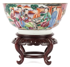 Chinese Export Famille Rose Mandarin Palette Porcelain Bowl
