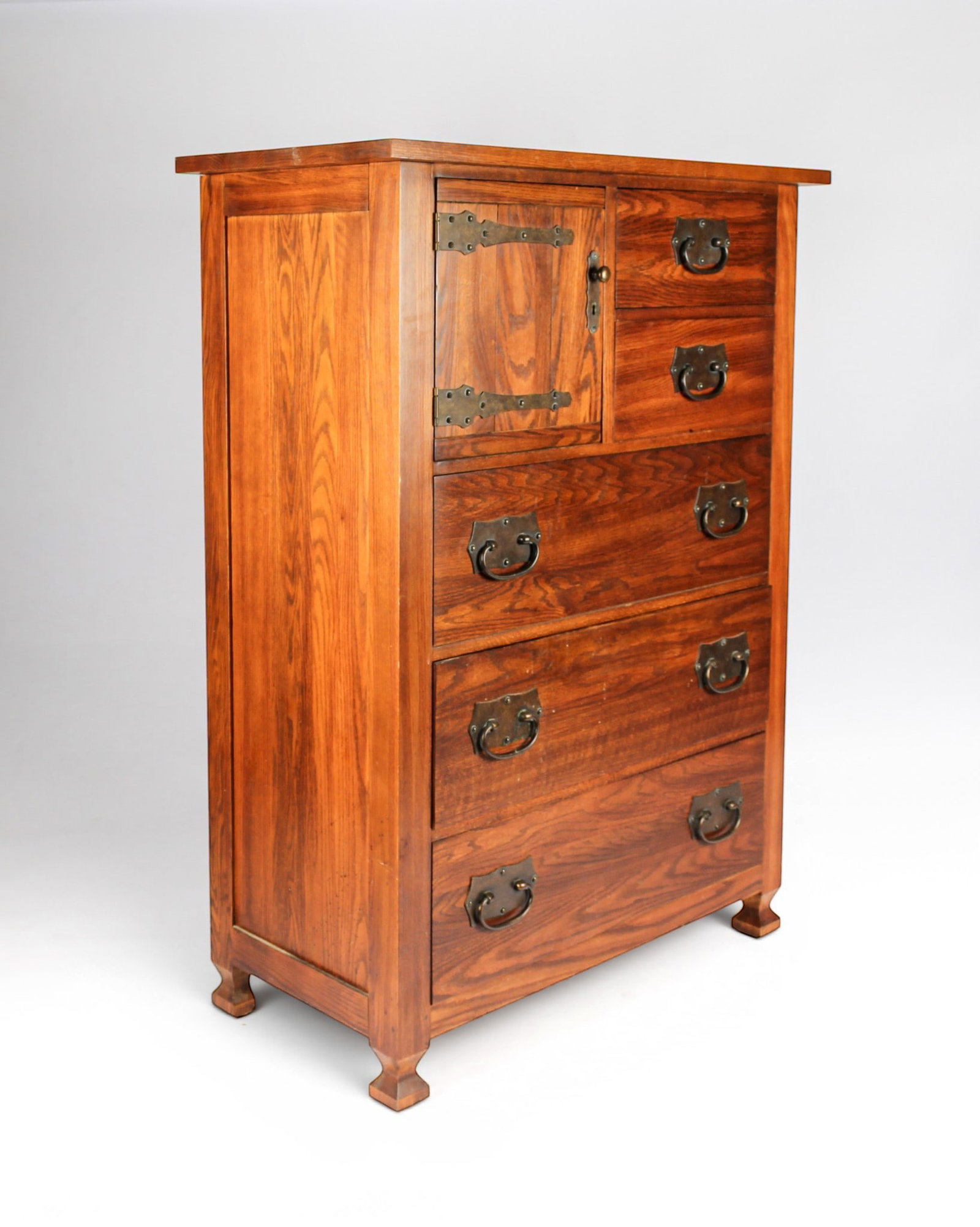 Jamestown Sterling Arts & Crafts Style Oak Chest of Drawers (1 of 6)