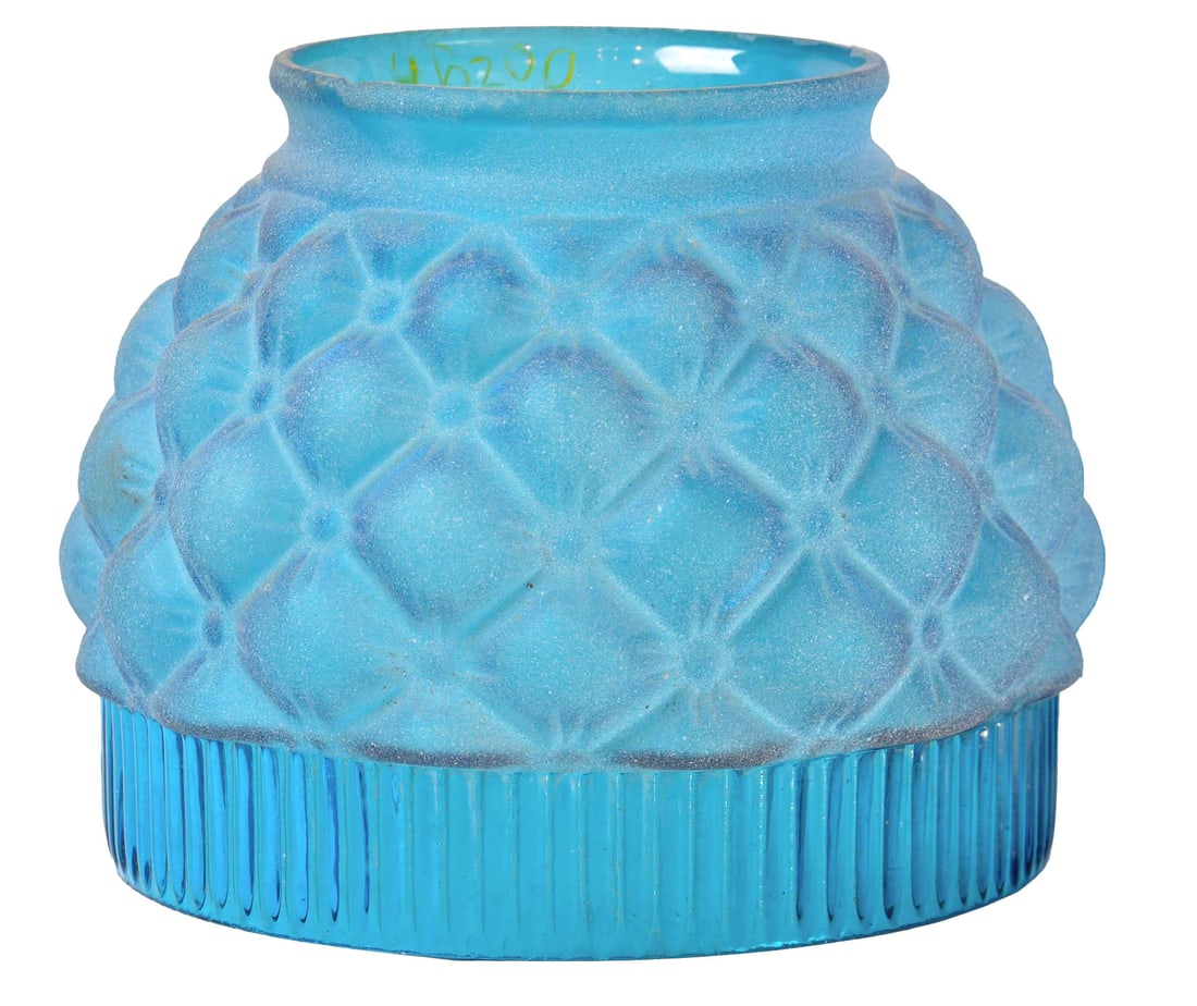 Pairpoint blown glass shade: SINGLE Pairpoint blown glass shade. Beautiful aqua color. Pairpoint hand-blown glass shade with decorative quilted pattern and ribbed border. Pairpoint has the distinction of being America's oldest gl