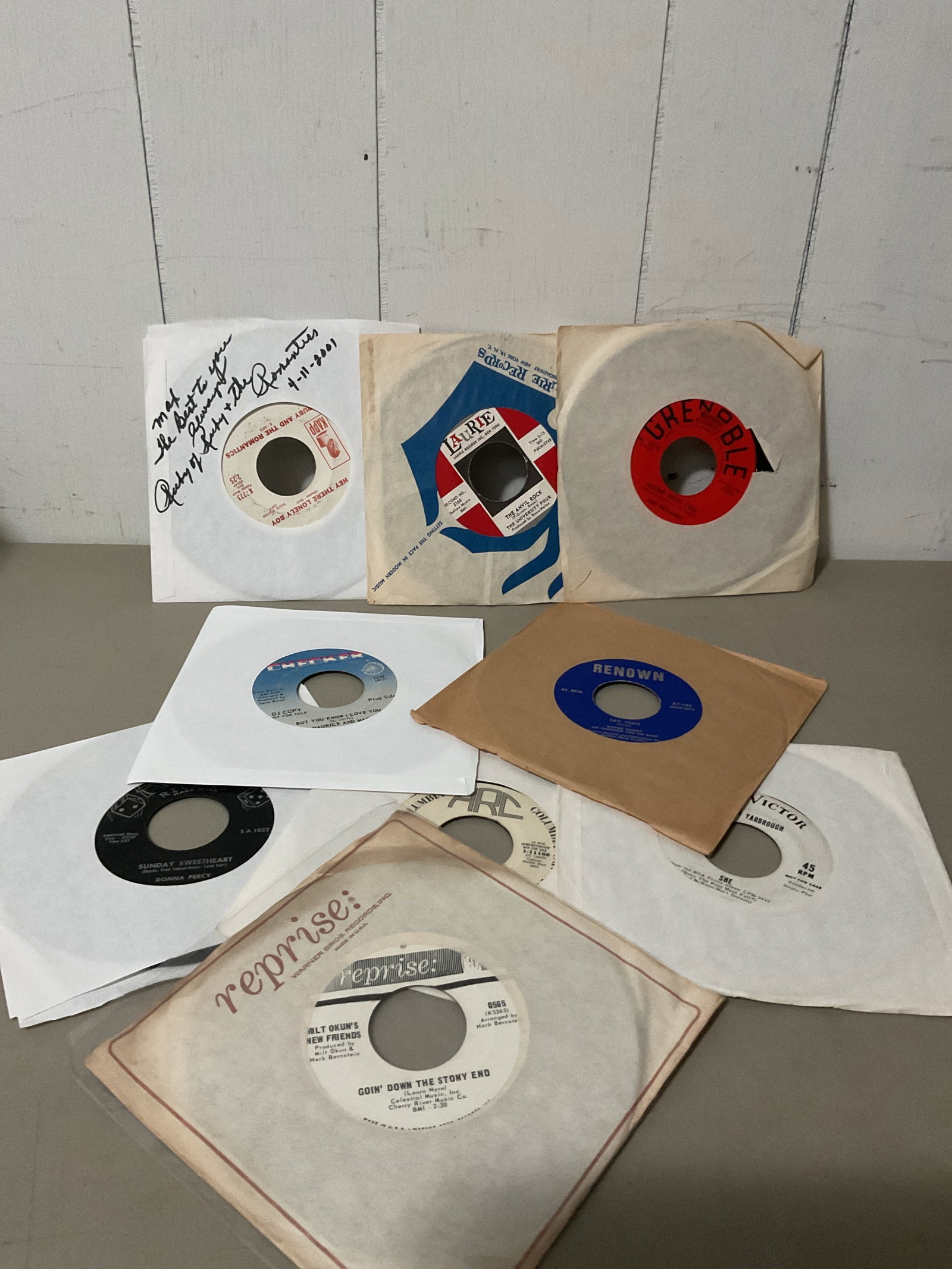 Lot of 45 rpm vinyl records: Mixed genre Most are VG to EX condition All play Nothing is in poor condition Most came from a old radio station