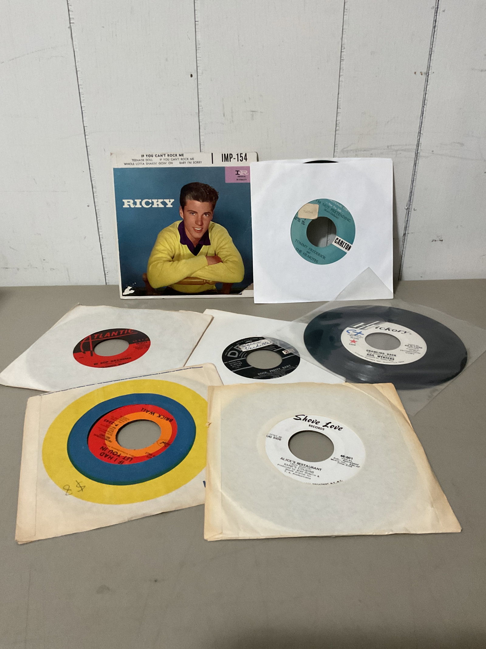 Lot of 45 rpm vinyl records: Mixed genre Most are VG to EX condition All play Nothing is in poor condition Most came from a old radio station