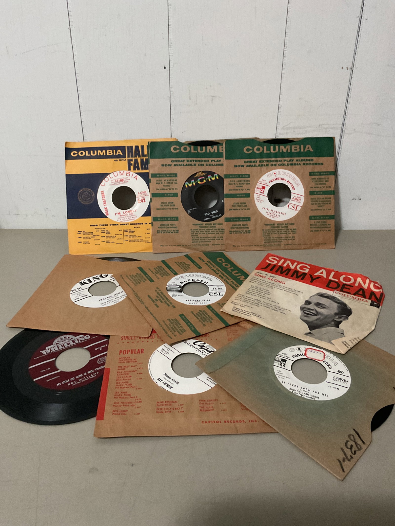 Lot of 45 rpm vinyl records: Mixed genre Most are VG to EX condition All play Nothing is in poor condition Most came from a old radio station