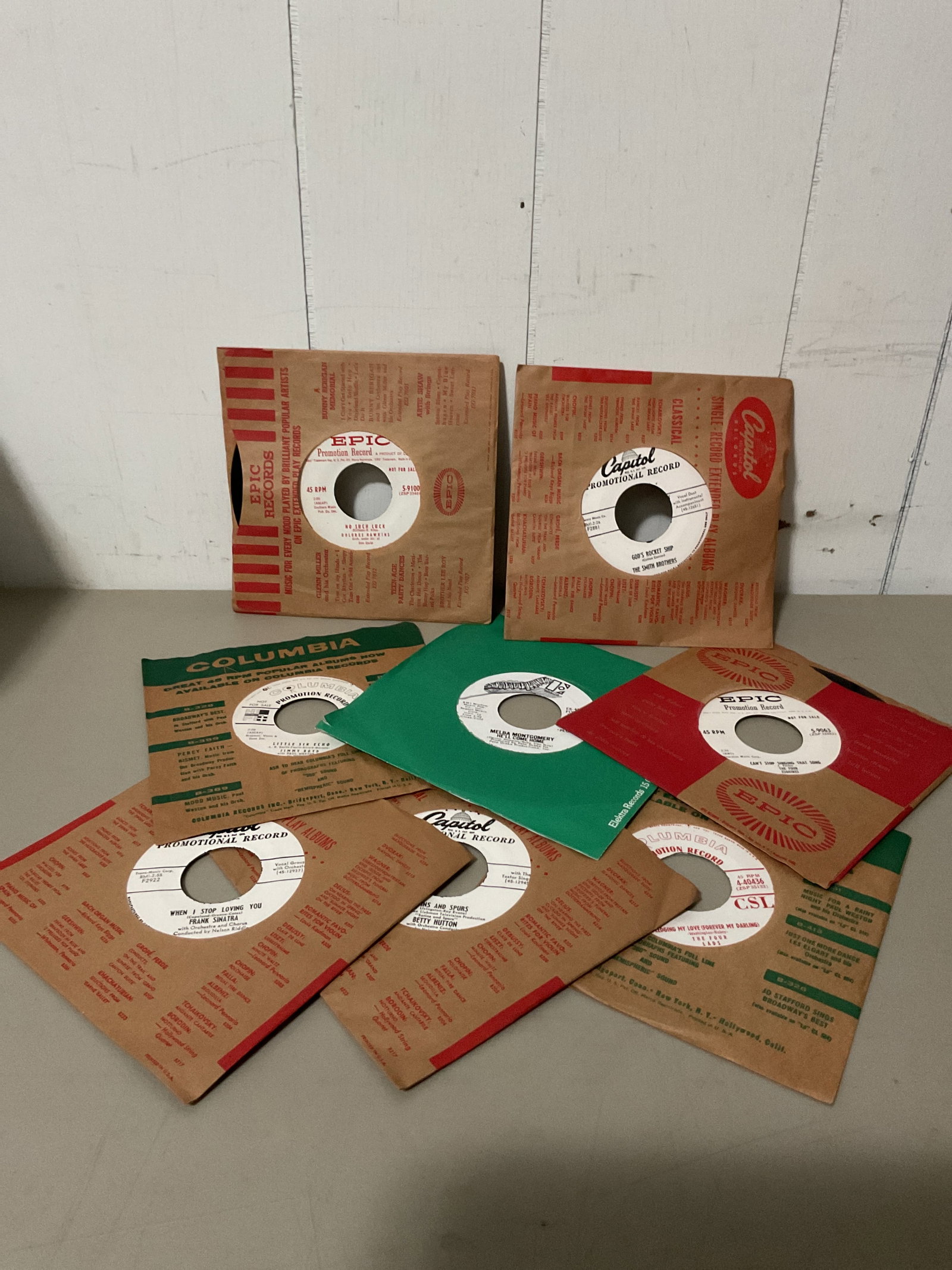 Lot of 45 rpm vinyl records: Mixed genre Most are VG to EX condition All play Nothing is in poor condition Most came from a old radio station