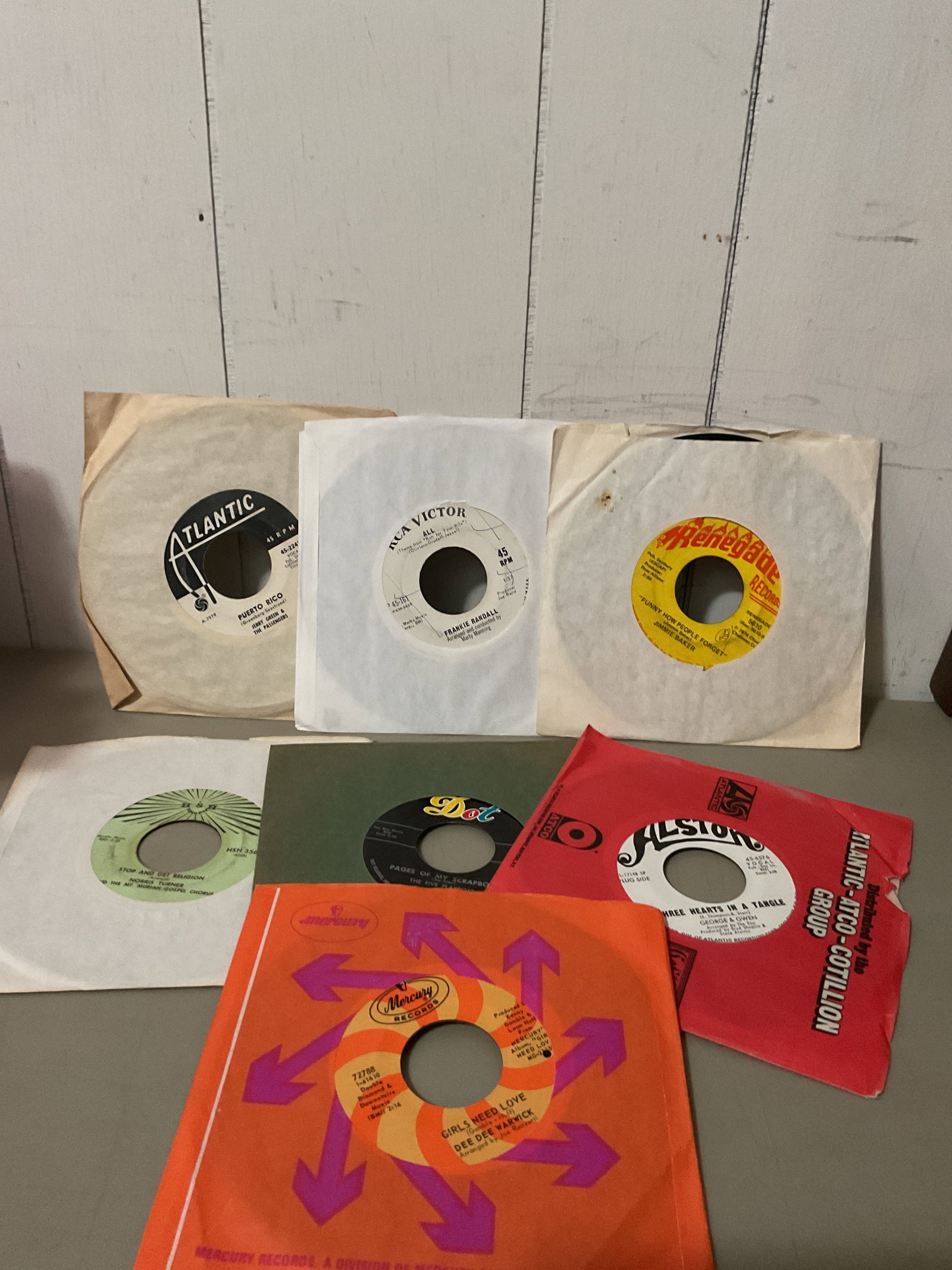 Lot of 45 rpm vinyl records: All play and tested Most came from a old radio station VG-EXC condition