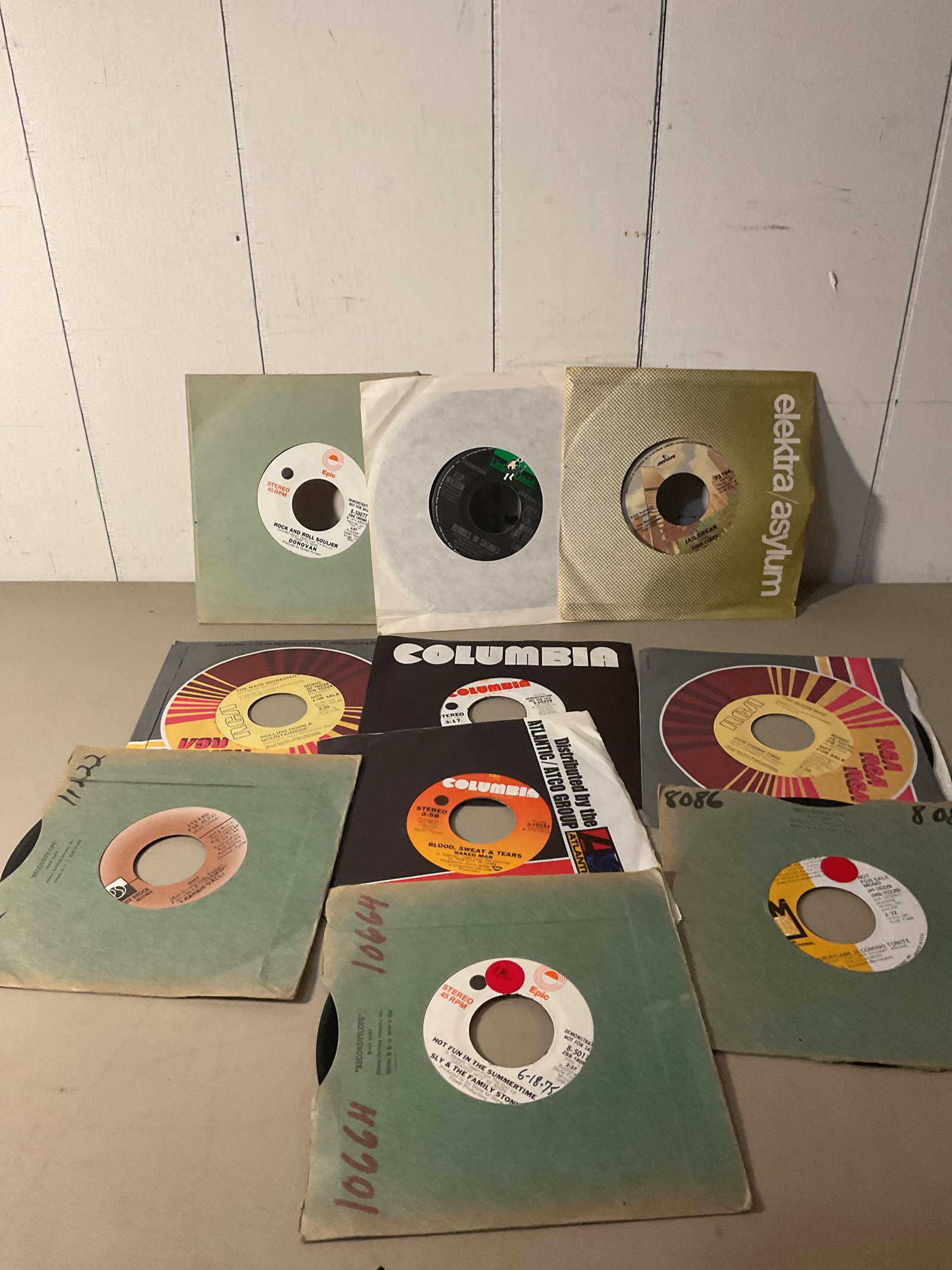 Lot of 45 rpm vinyl records: All play and graded VG to EXCMost came from a radio station and many collections