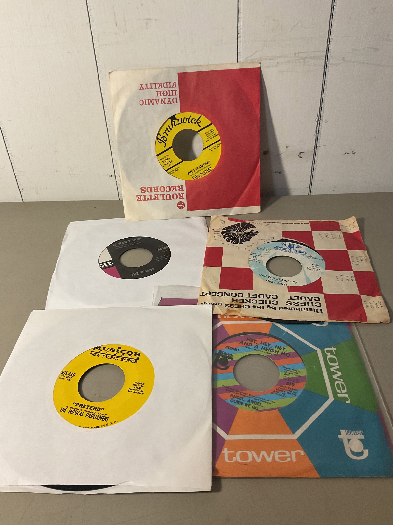 Lot of 45 rpm vinyl records: All play and graded VG to EXCMost came from a radio station and many collections