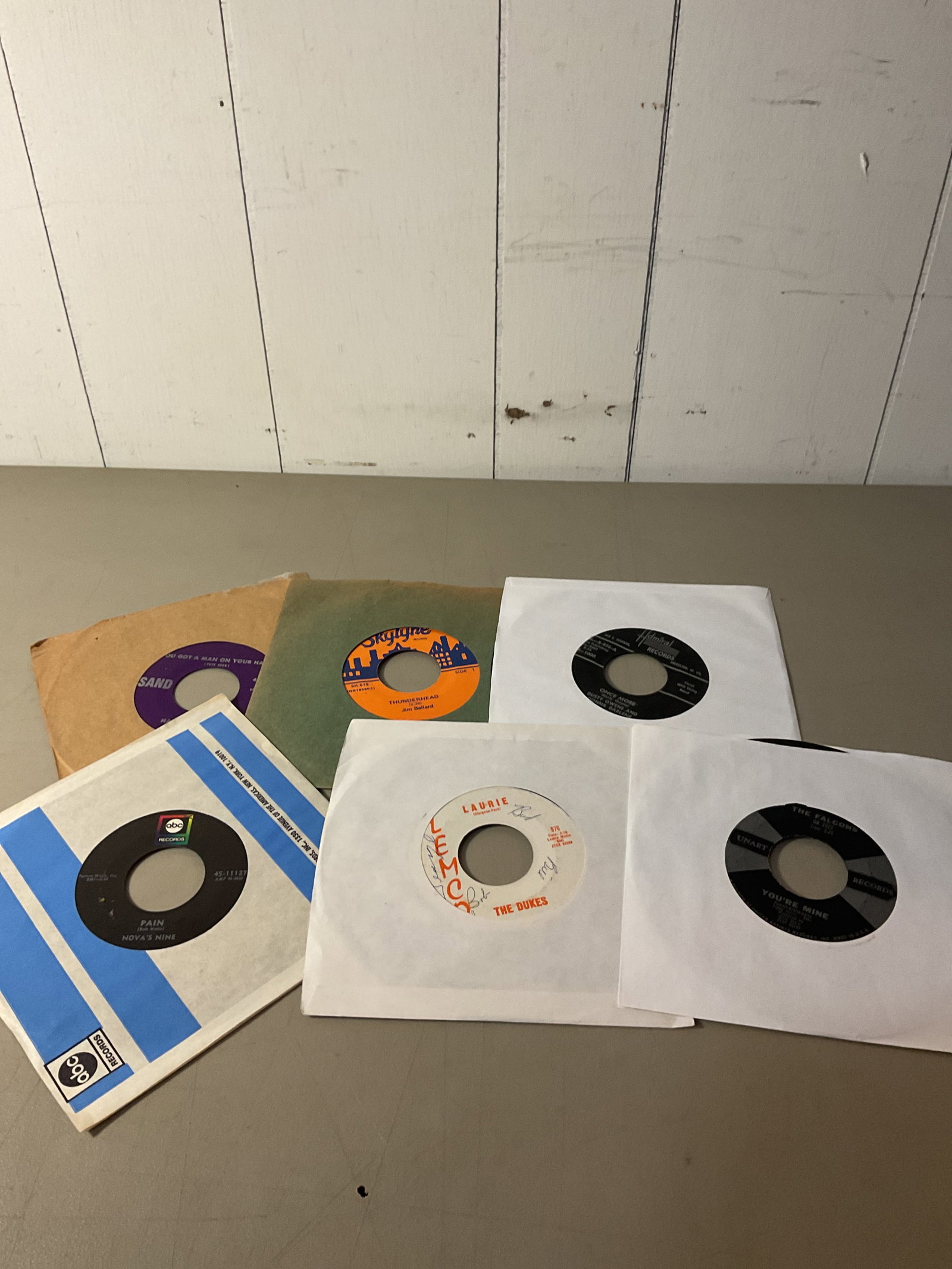 Lot of 45 rpm vinyl records: All play and graded VG to EXCMost came from a radio station and many collections