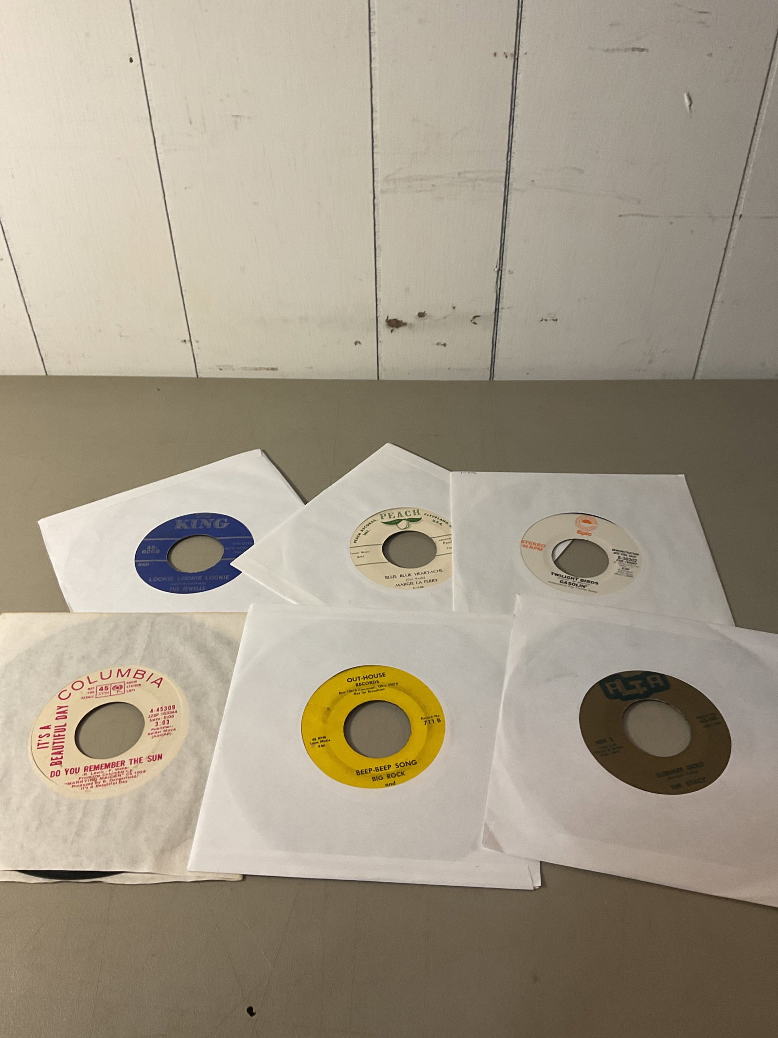 Lot of 45 rpm vinyl records: All play and graded VG to EXCMost came from a radio station and many collections