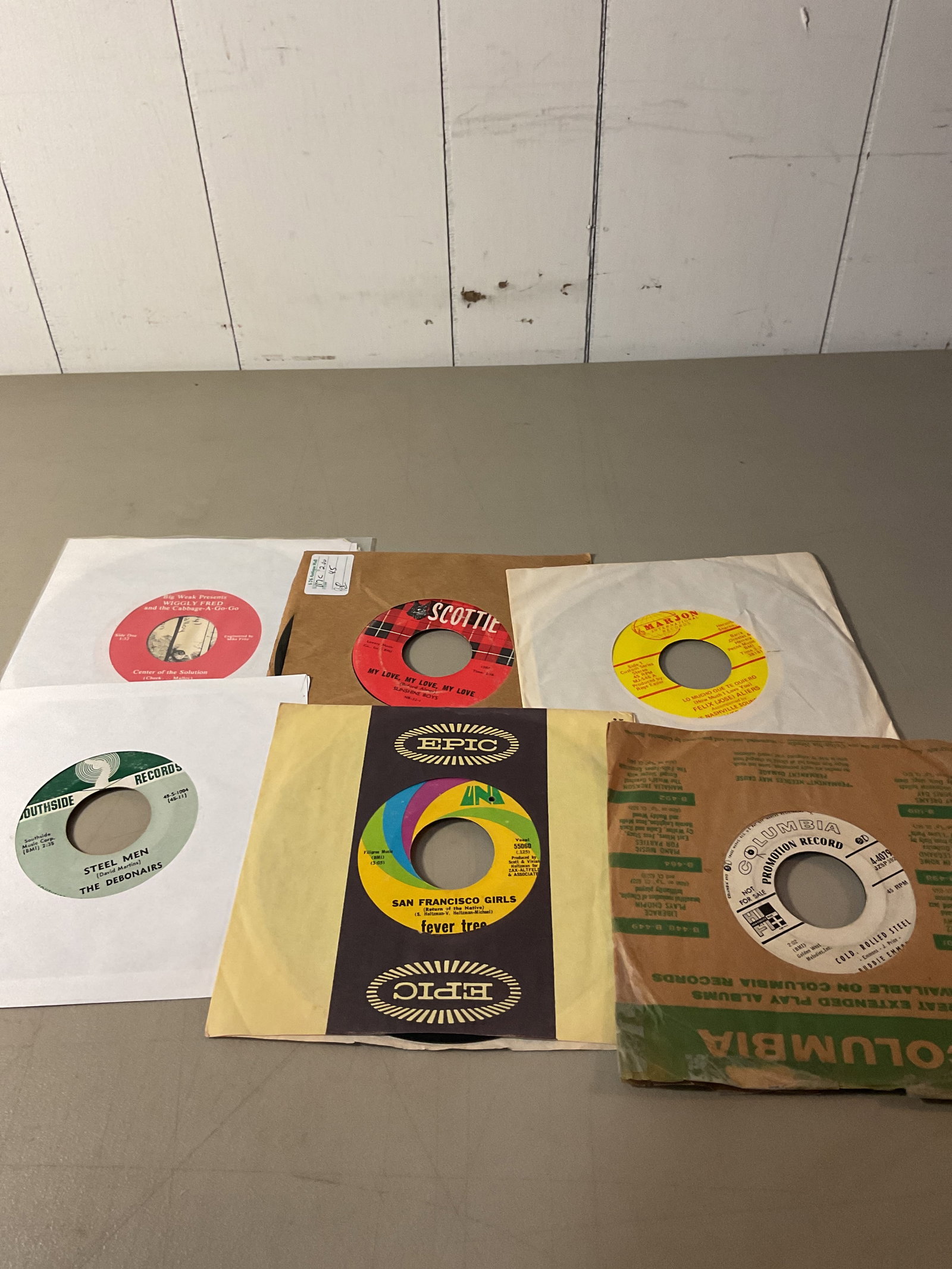 Lot of 45 rpm vinyl records: All play and graded VG to EXCMost came from a radio station and many collections