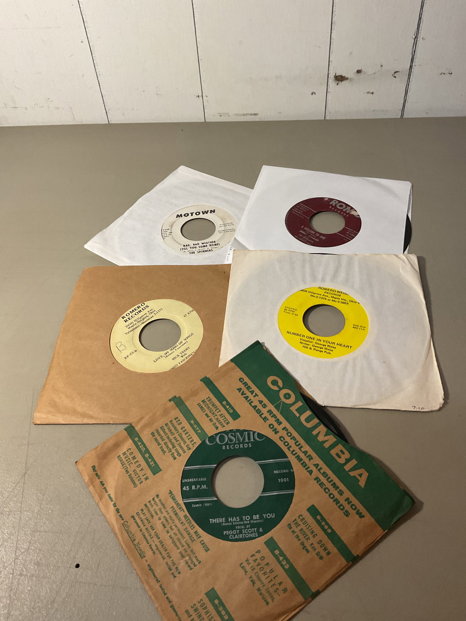 Lot of 45 rpm vinyl records: All play and graded VG to EXCMost came from a radio station and many collections