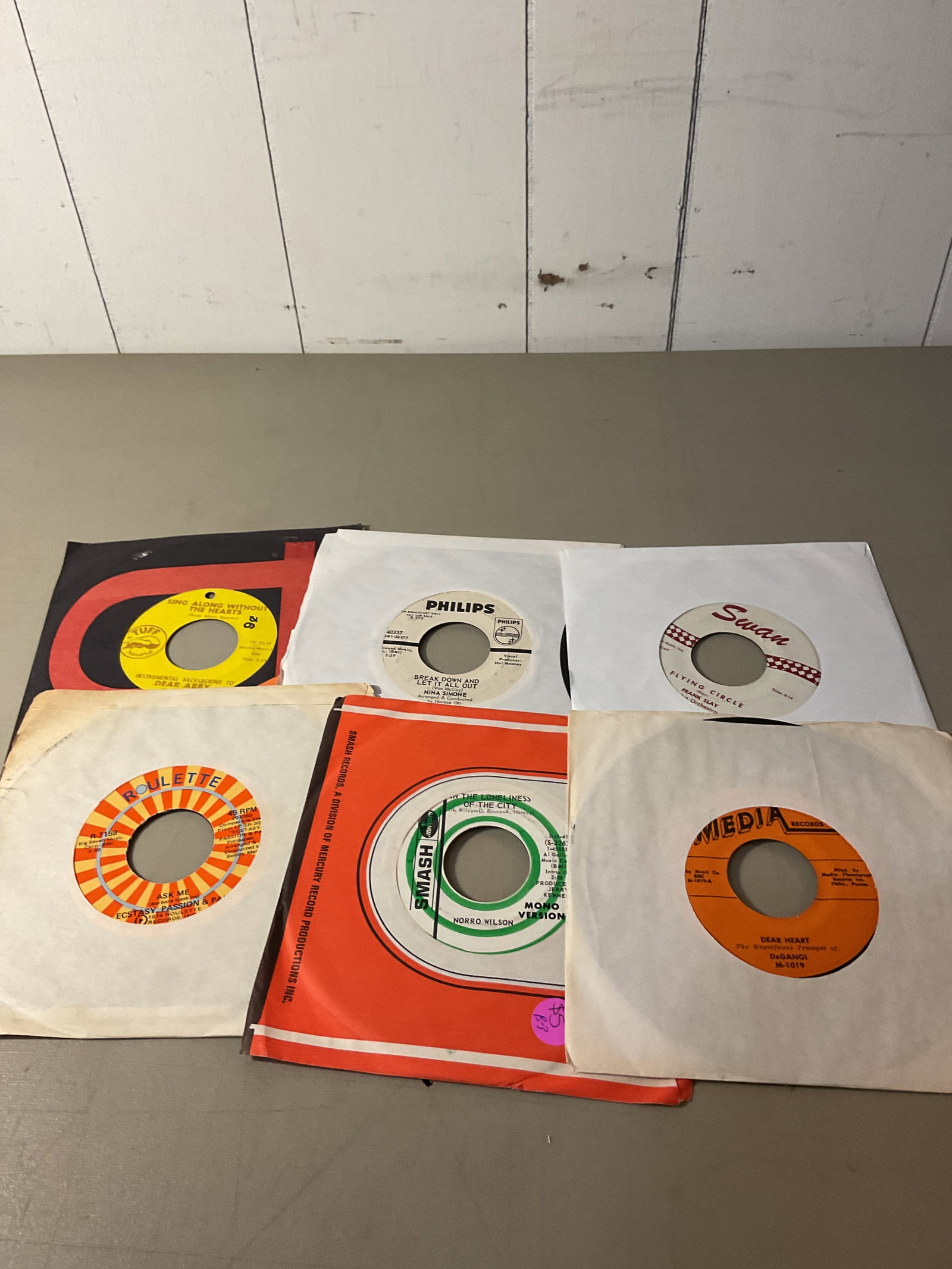 Lot of 45 rpm vinyl records: All play and graded VG to EXCMost came from a radio station and many collections