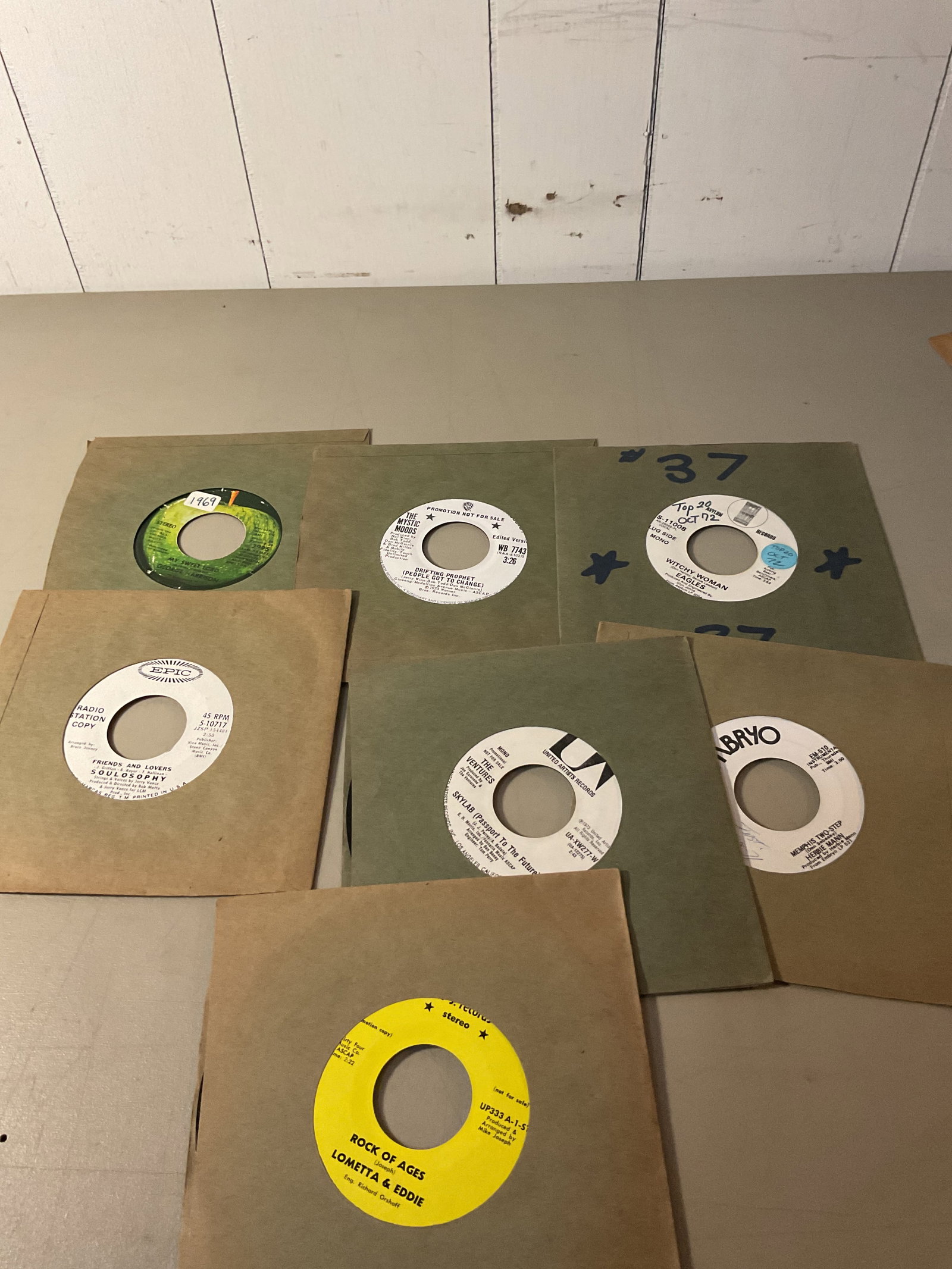 Lot of 45 rpm vinyl records: All play and graded VG to EXCMost came from a radio station and many collections