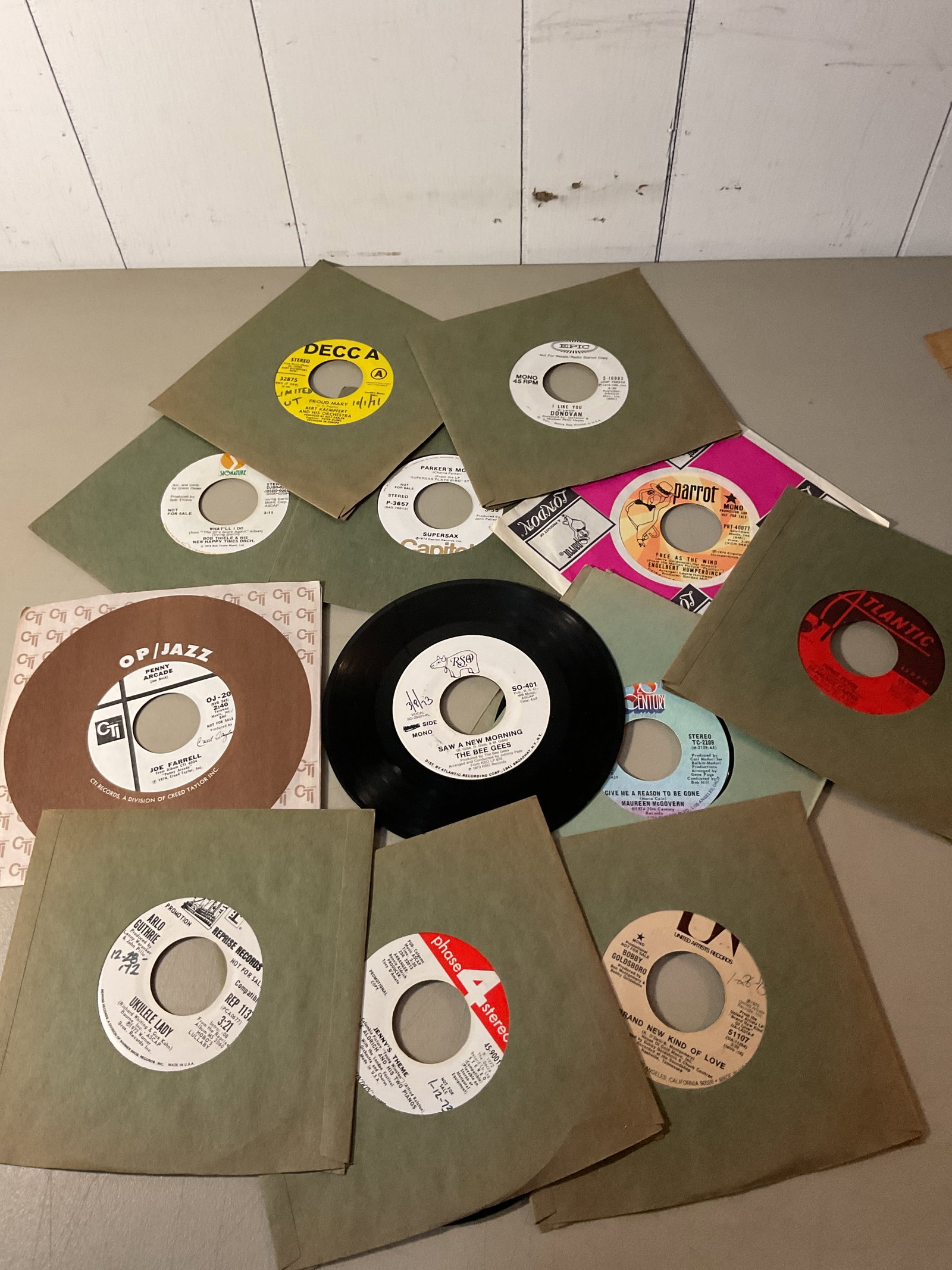 Lot of 45 rpm vinyl records: All play and graded VG to EXCMost came from a radio station and many collections