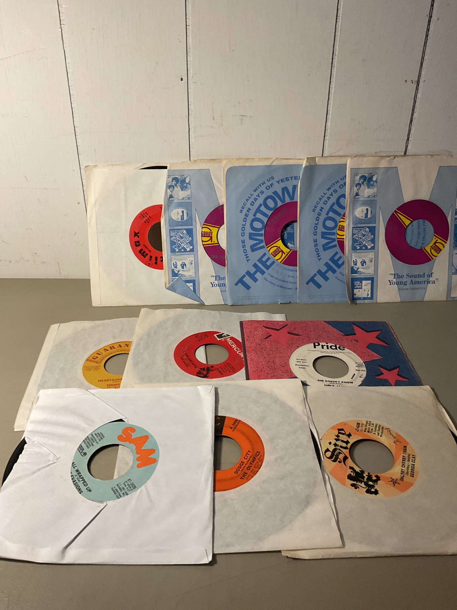 Lot of 45 rpm vinyl records: All play and graded VG to EXCMost came from a radio station and many collections