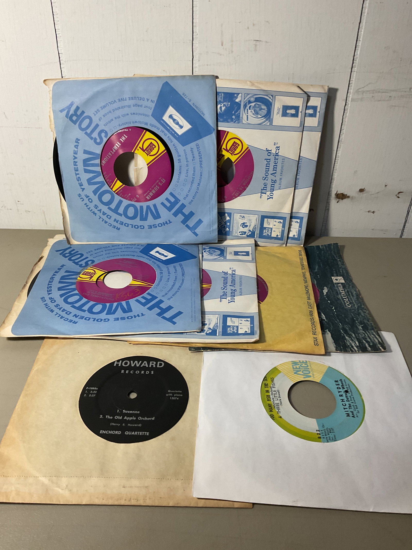 Lot of 45 rpm vinyl records: All play and graded VG to EXCMost came from a radio station and many collections