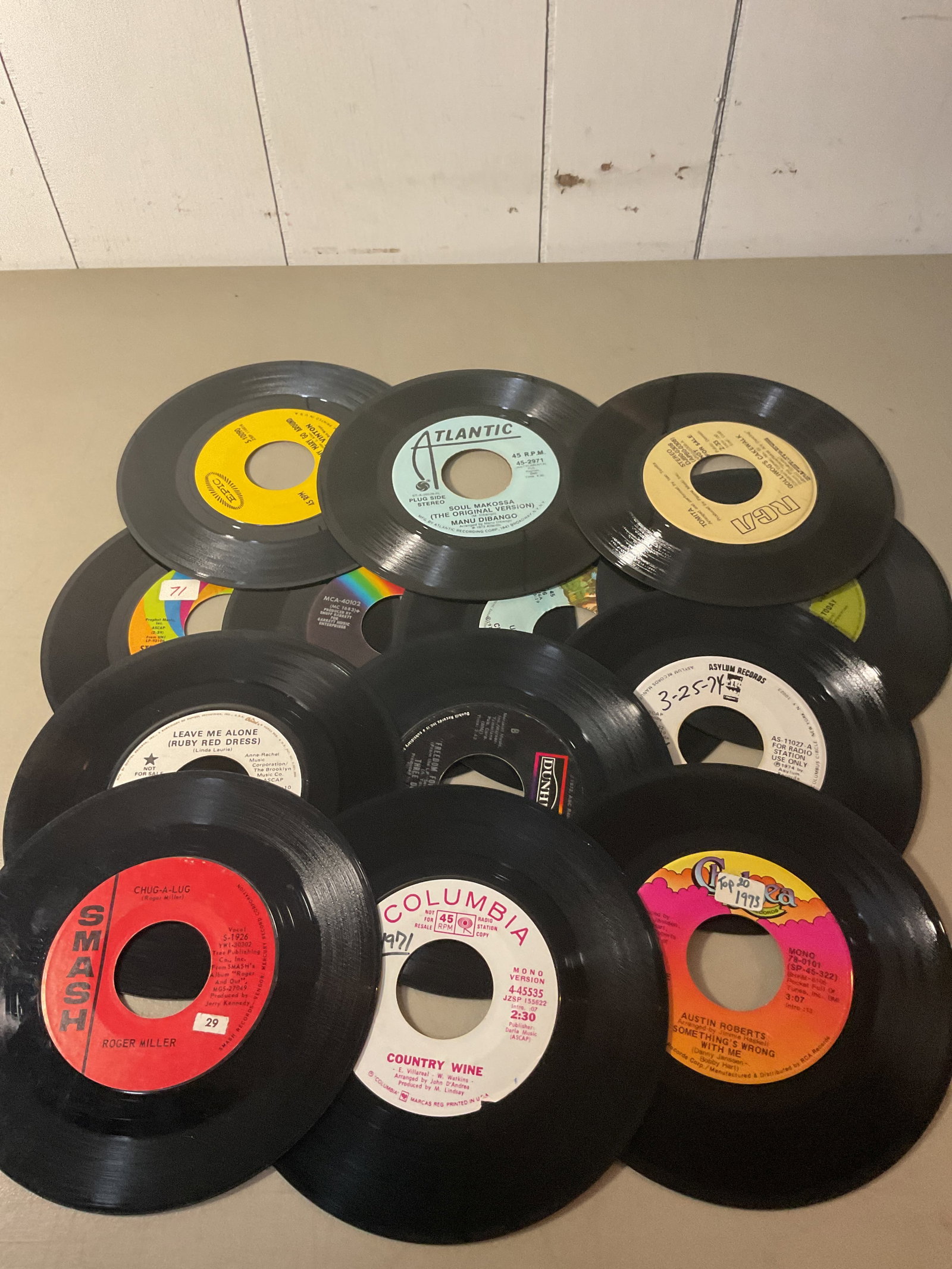 Lot of 45 rpm vinyl records: All play and graded VG to EXCMost came from a radio station and many collections