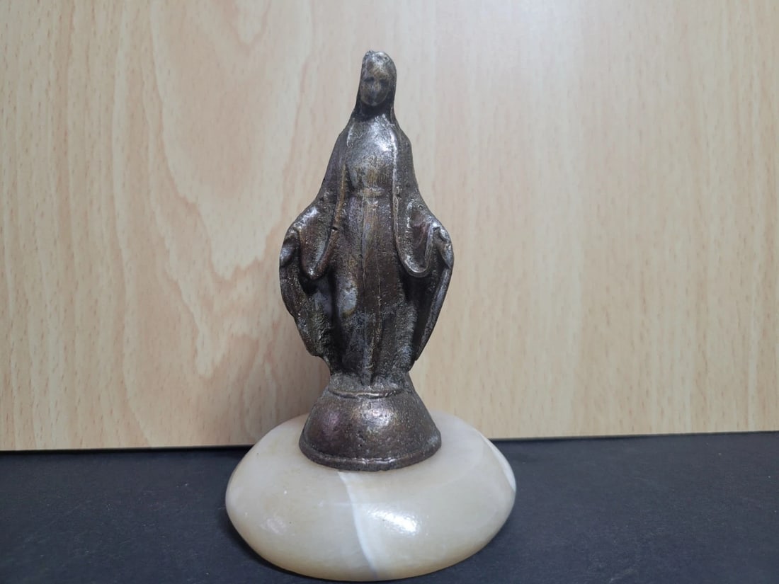 Vintage Virgin Mary Statue Shrine On Stone: Vintage Virgin Mary Statue Shrine On Stone. Approximately 5 inches tall