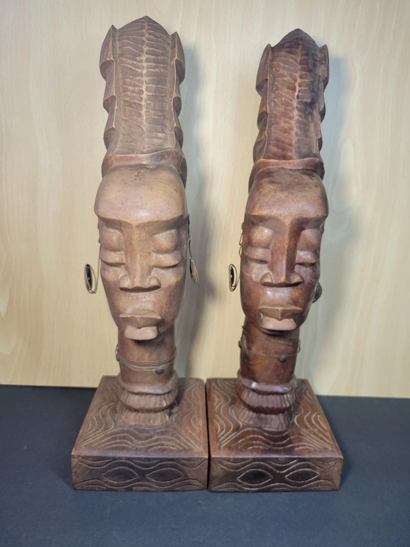 Pair Signed Homere Artist Wood Carving Vintage Proud African Woman Bust Head Art: Pair of Signed Homere Artist Wood Carving Vintage Proud African Woman . Measures 19.5 inches tall.