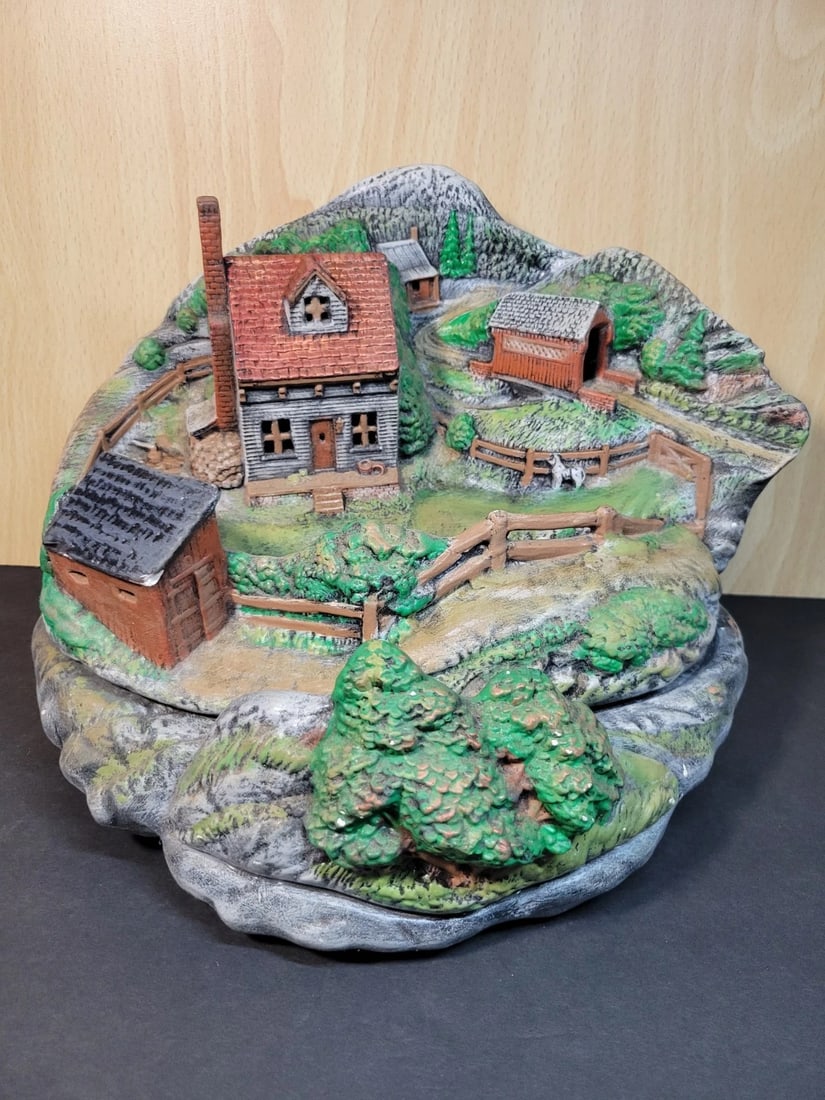 Vintage 1995 Tampa Bay Mold Company Light: Vintage 1995 Tampa Bay Mold Company Light. This is for mold only. Does not have the light. A few areas of chippy paint. Please see photos for best description