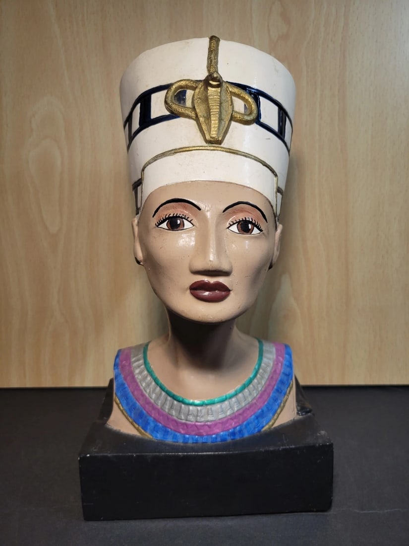 Vintage Hand Painted Queen Nefertiti Bust: Vintage Hand Painted Queen Nefertiti Bust. Approximately 10 inches tall