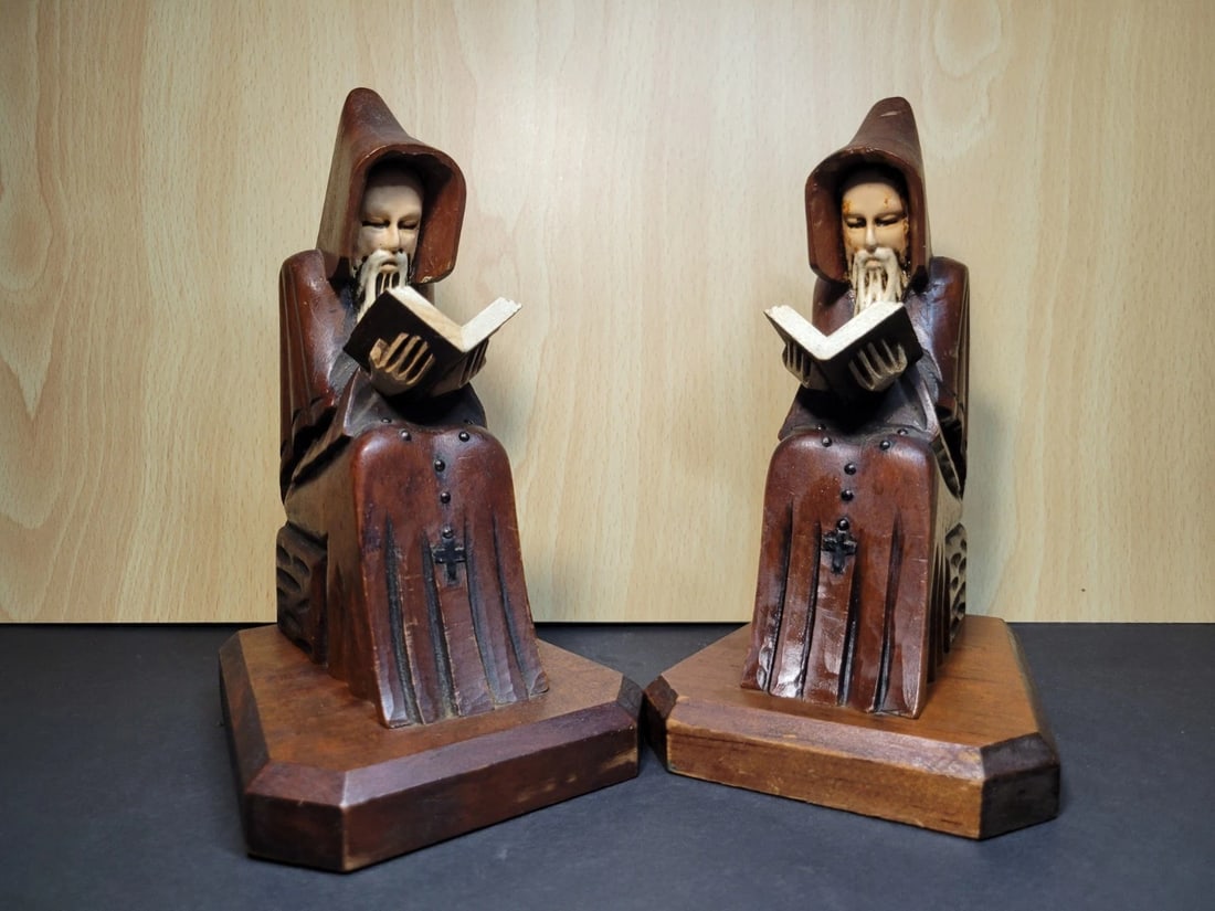 Folk Art Hand Carved Wooden Bookends Monk: Vintage Folk Art Hand Carved Wooden Bookends Monk Figure. Approximately 6 inches