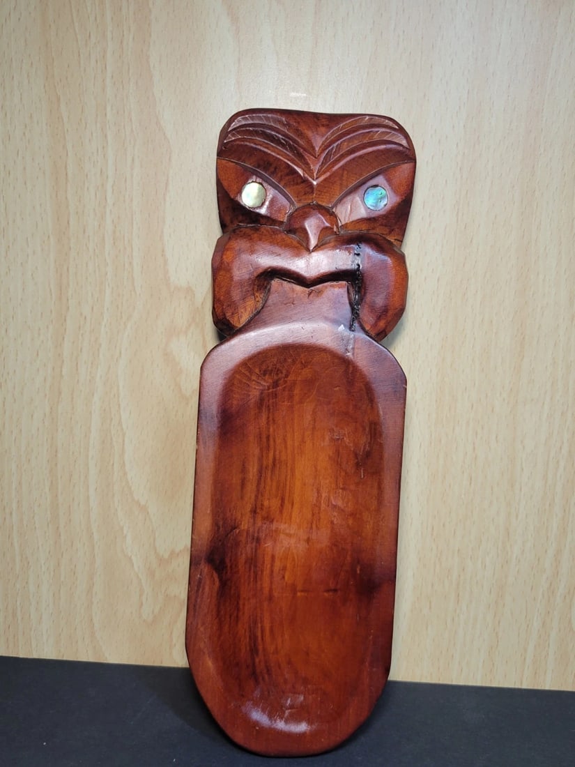 VINTAGE WOODEN CARVED NEW ZEALAND MAORI TIKI TRAY: VINTAGE SMALL WOODEN CARVED NEW ZEALAND MAORI TIKI TRAY