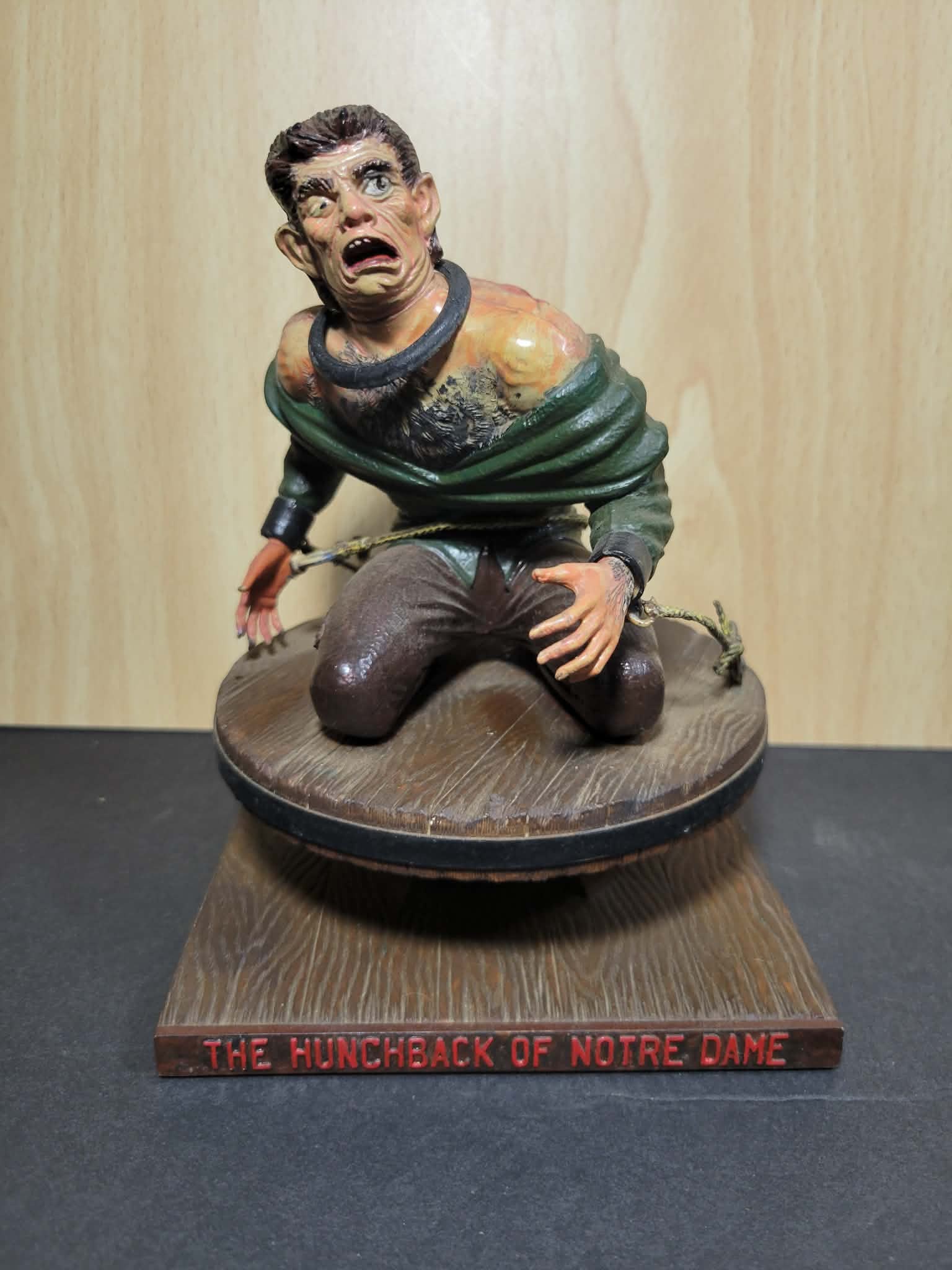 1963 Aurora Plastics Corp. The Hunchback of Notre Dame: Hand painted model kit