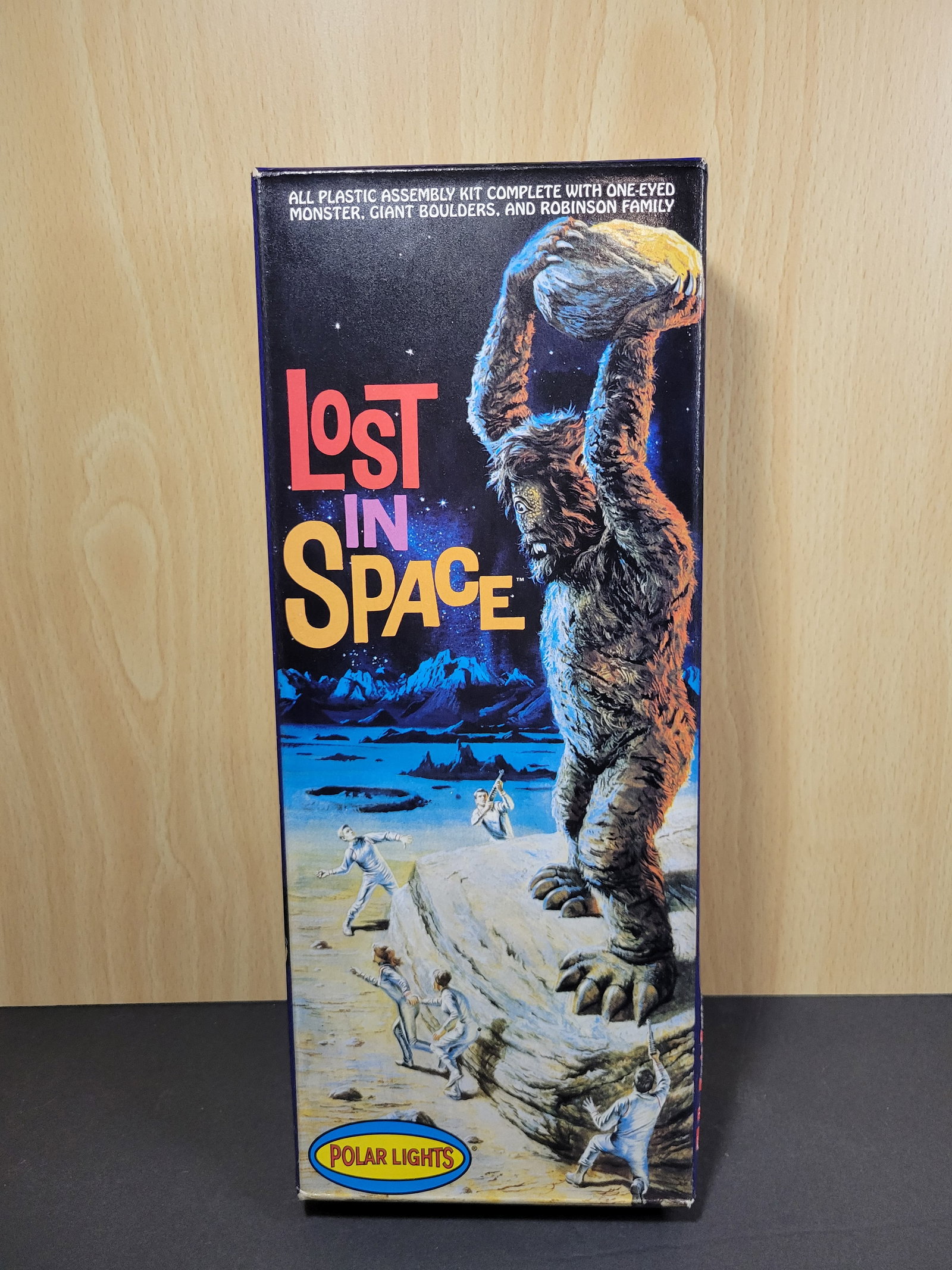 Polar lights lost in space model kit: Contents in box