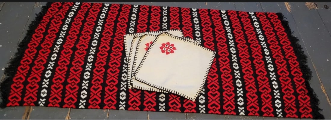 Hungarian Csango Folk Art Table Runner Place Mat Napkins (1 of 4)