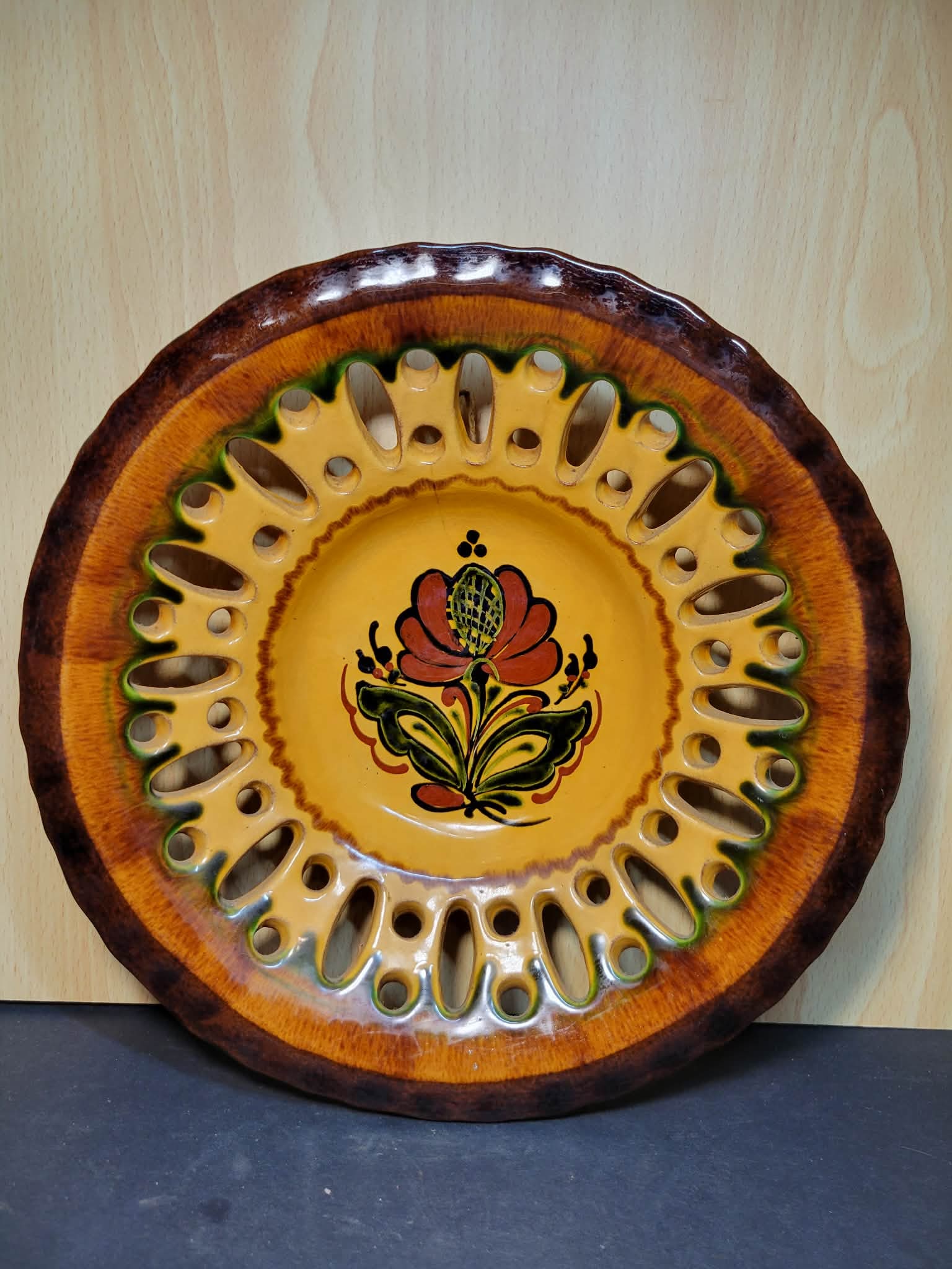 Vintage Hungarian Painted Plate Lot: Lot of 3