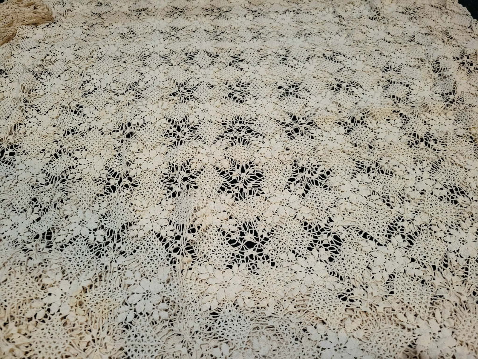 Vintage Large Hand Made Table Cloth: Approx 6x4 ft