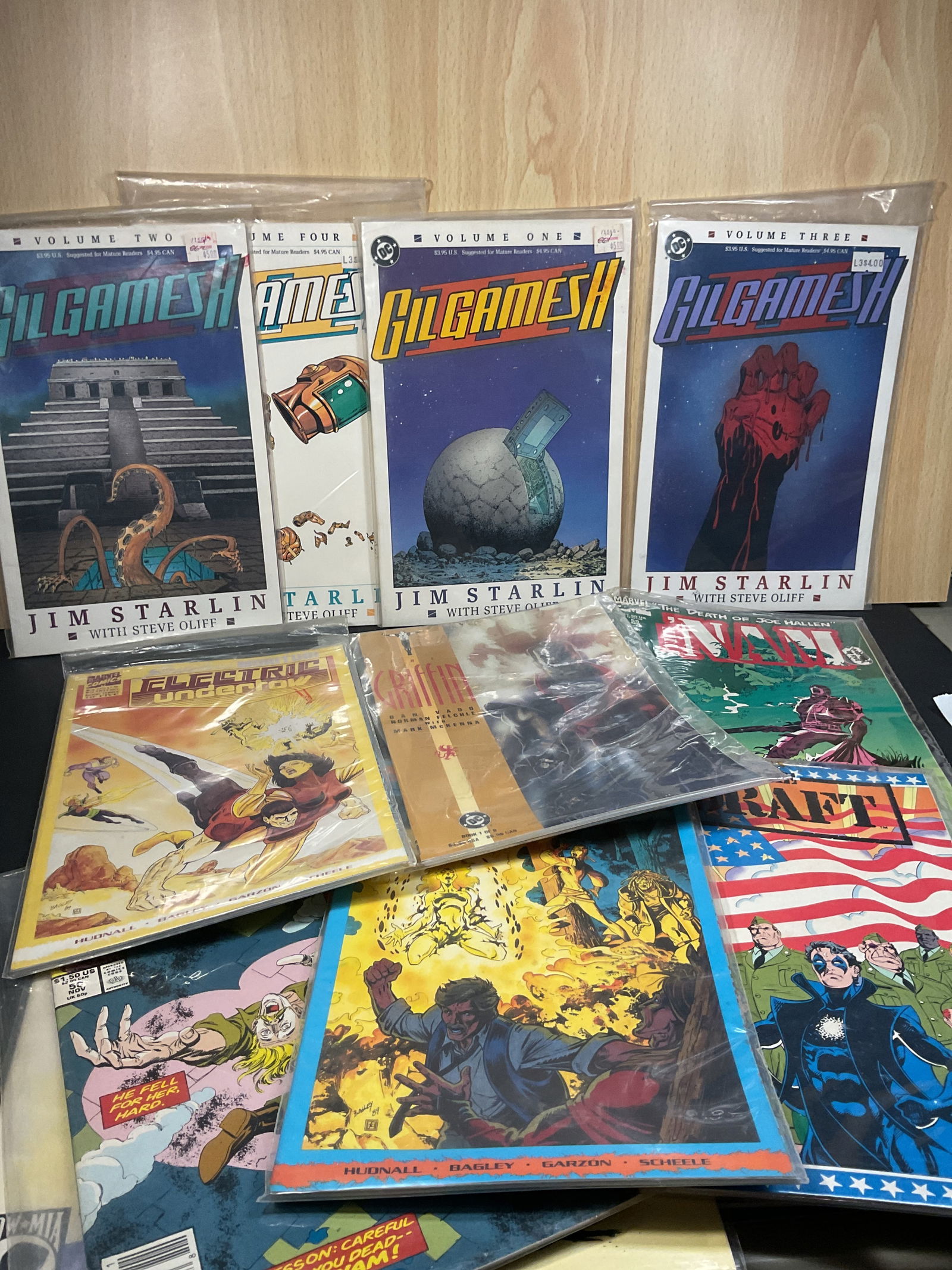 LOT OF VINTAGE COMICS (1 of 4)
