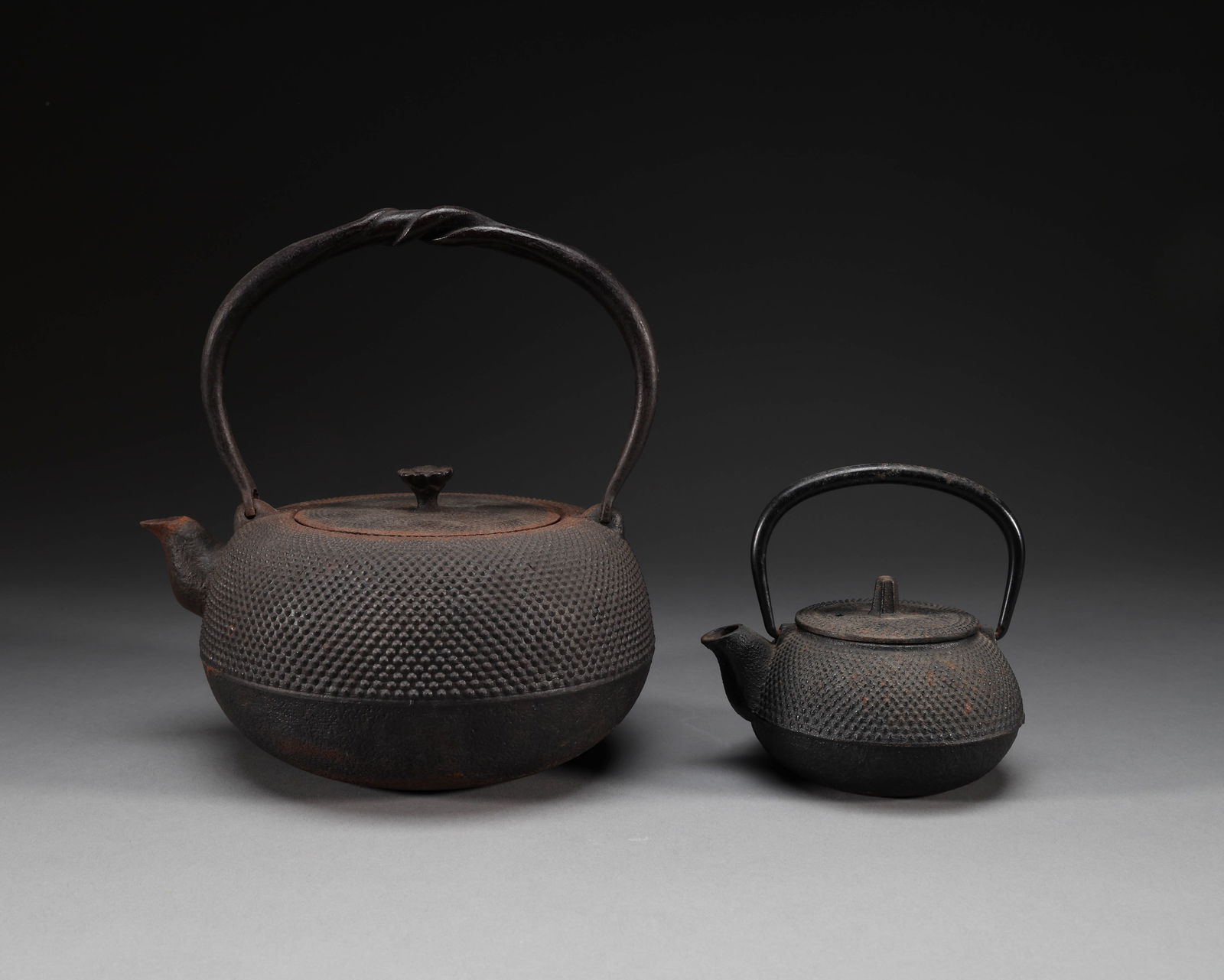Japanese iron pot (1 of 6)