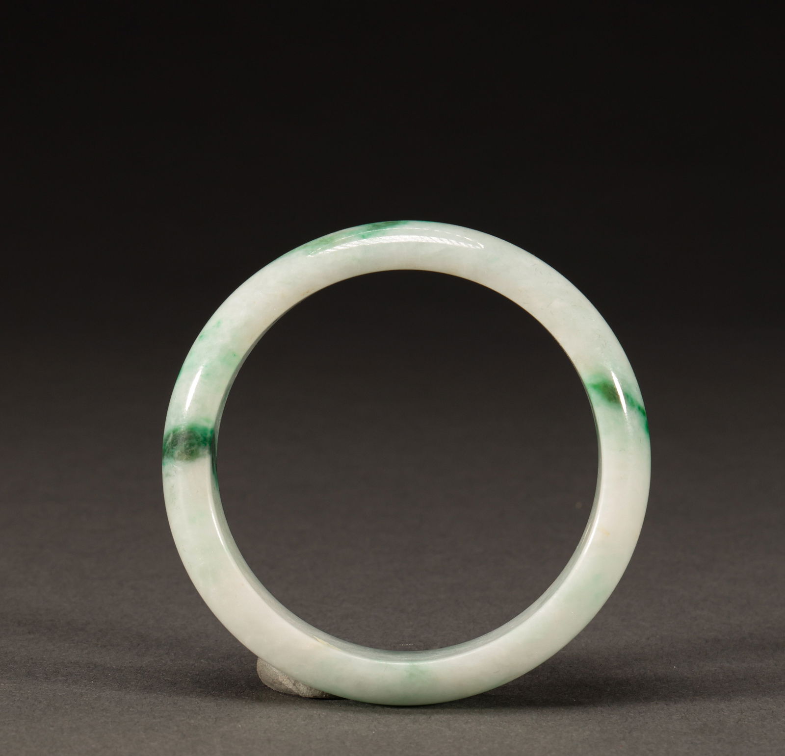 Jade bracelet of Qing Dynasty (1 of 9)