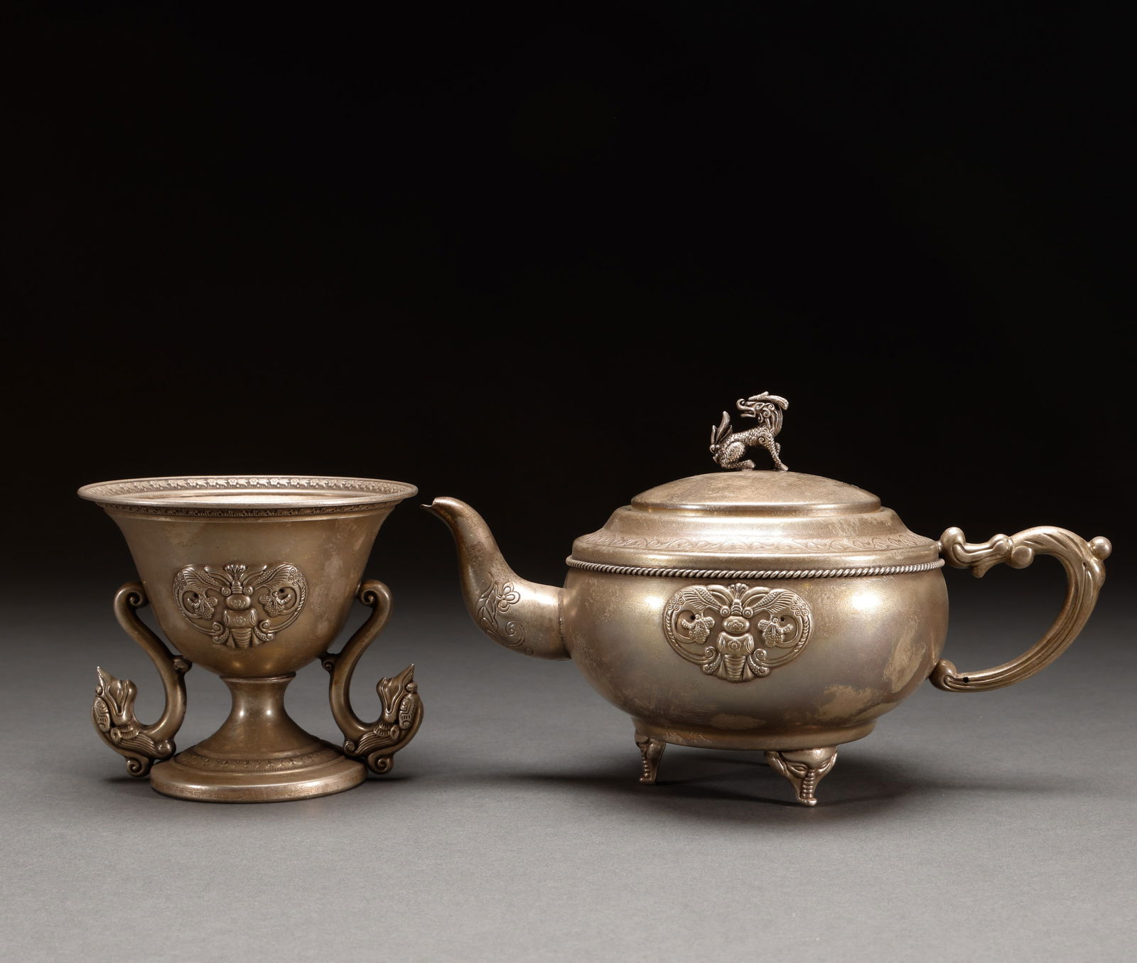 A set of silver tea sets from the Qing Dynasty: Height: 12cm, width: 22cm, weight: 519g