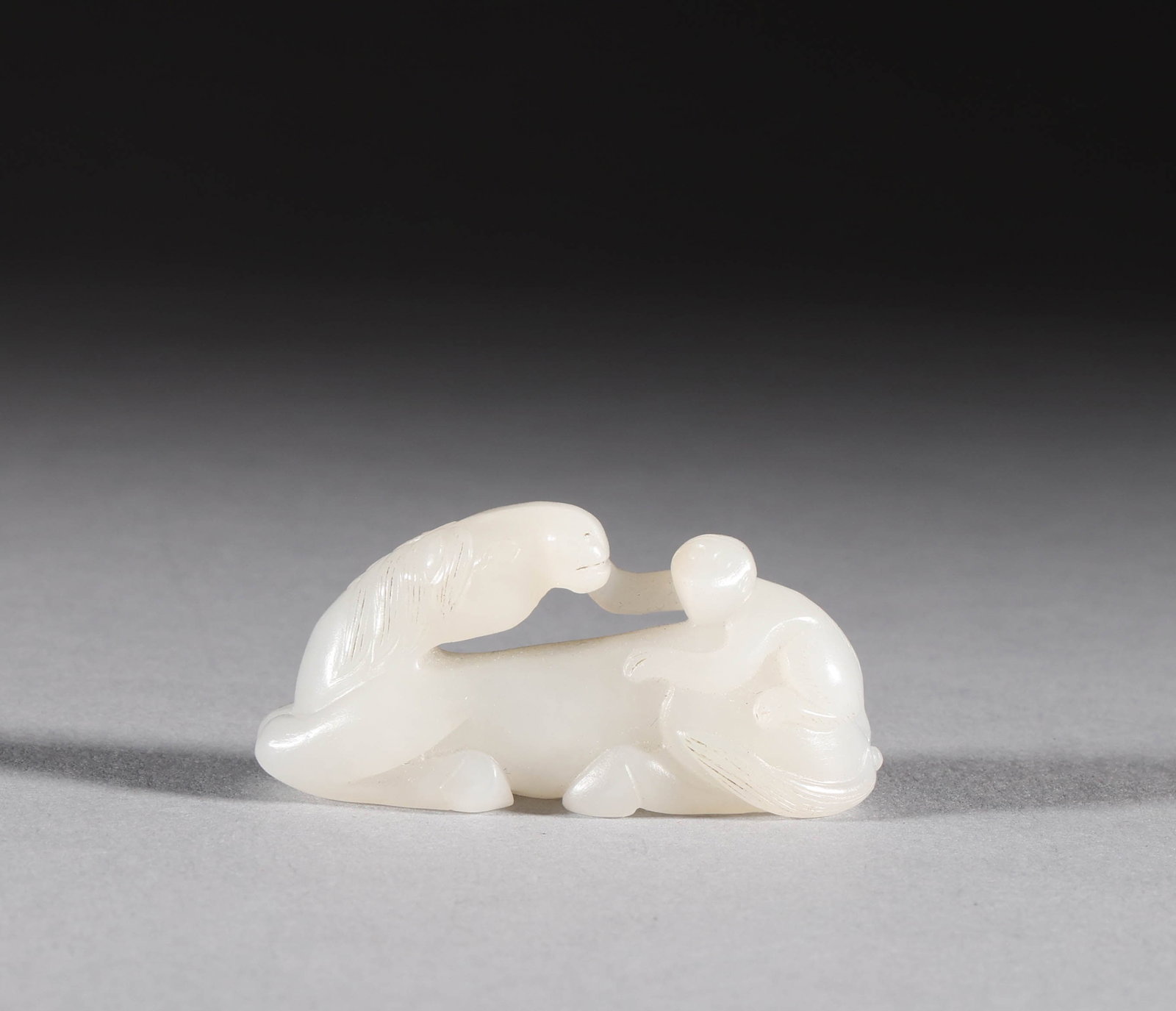 In the Qing Dynasty, Hotan Jade was immediately granted marquis: Height: 2.7cm, width: 5.4cm, weight: 29g