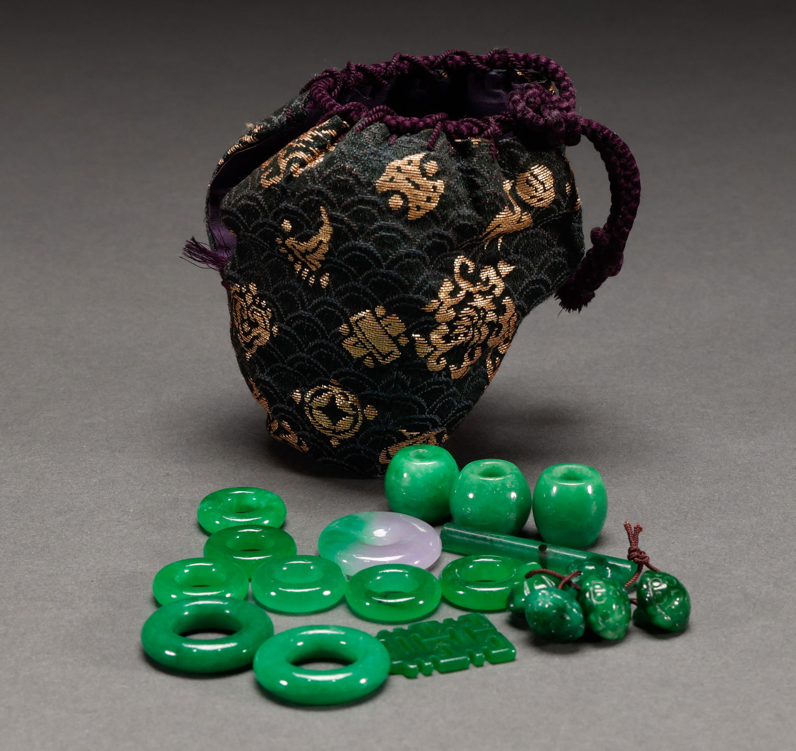 A set of jade jewelry accessories from the Qing Dynasty (1 of 5)