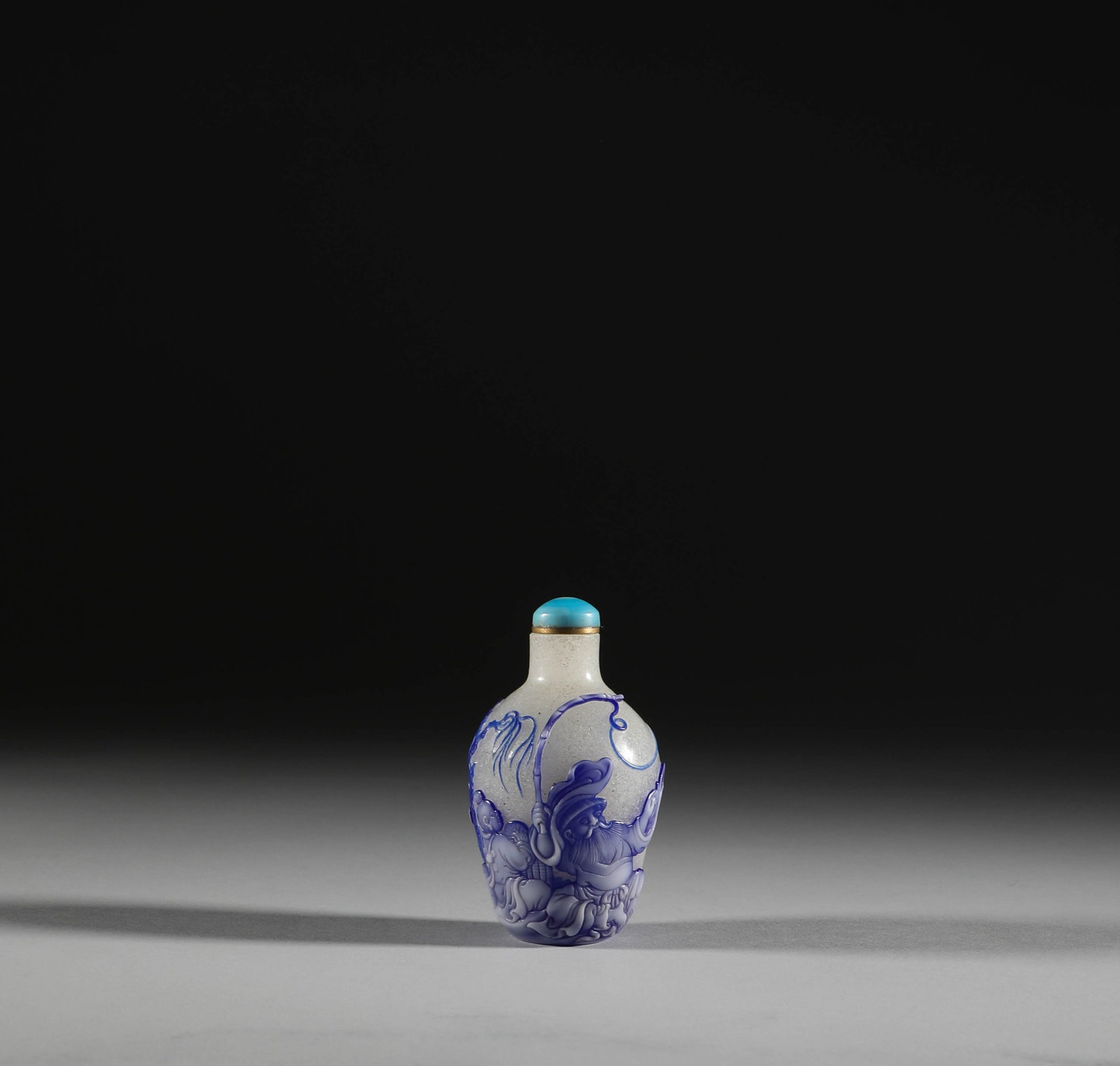 In the Qing Dynasty, glass snuff bottles: Height: 8cm, width: 4.7cm, weight: 89g