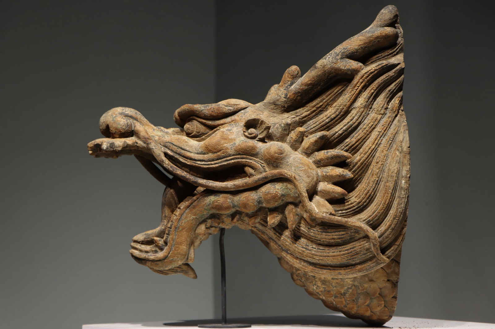 Before the Ming Dynasty, wooden dragon heads (1 of 8)