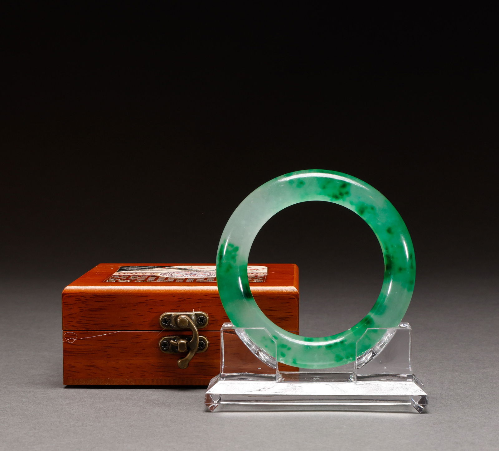 Qing Dynasty jade jewelry bracelet (1 of 6)