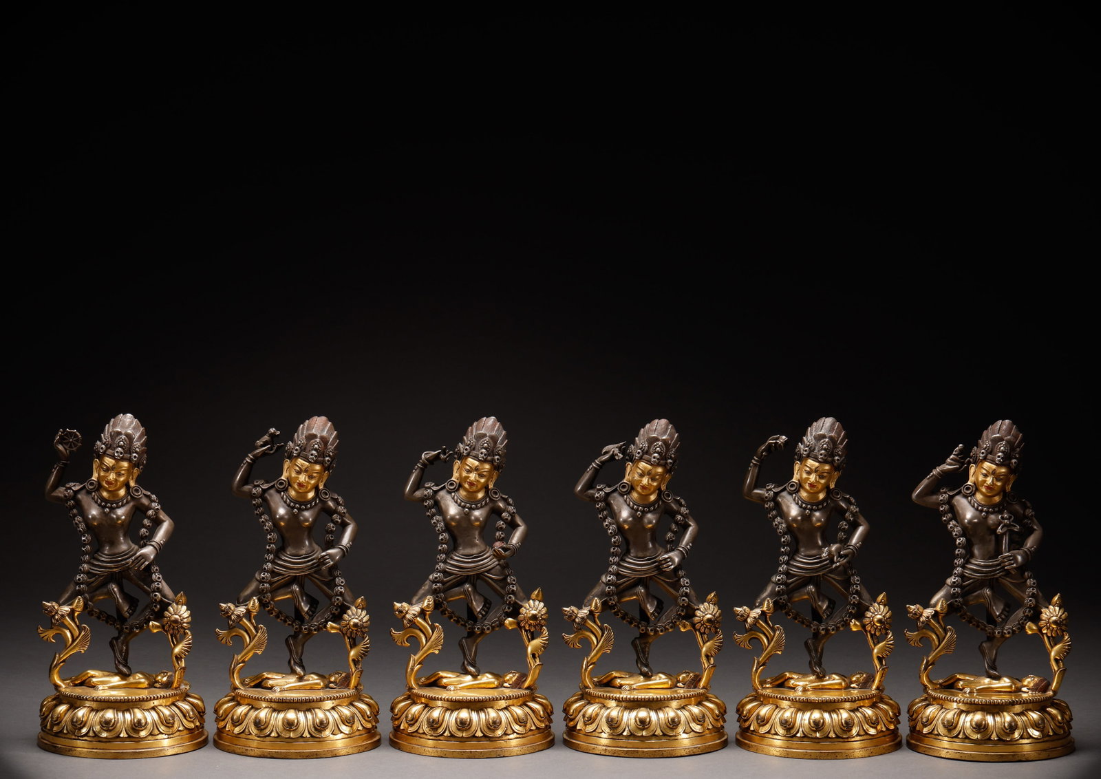 The six gilded silver guardians of the Ming Dynasty: Height: 26cm, Width: 12.8cm, Weight: 12600g