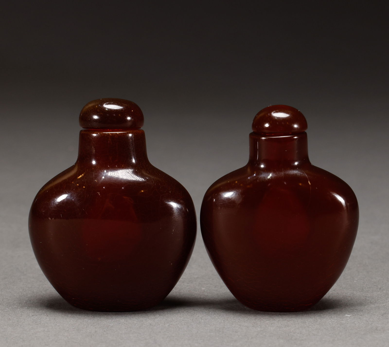 A set of amber snuff flasks from the Qing Dynasty: Height: 5.5cm, width: 4.5cm, weight: 72g