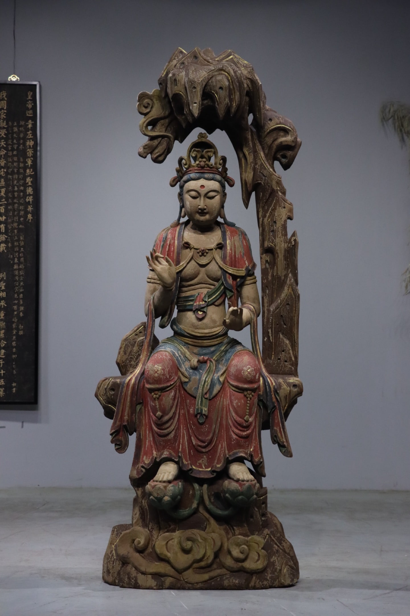 Wooden painted Buddha statues before the Ming Dynasty (1 of 8)