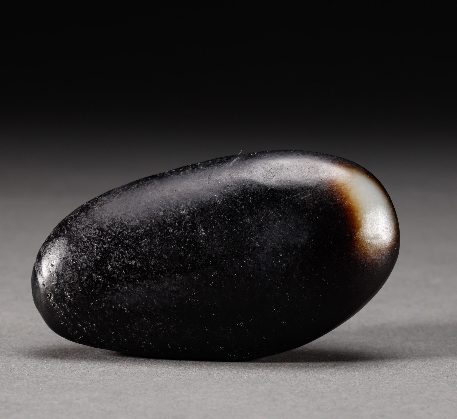 Hotan Jade Original Stone of Qing Dynasty: Height: 9.3cm, width: 5.5cm, weight: 186g