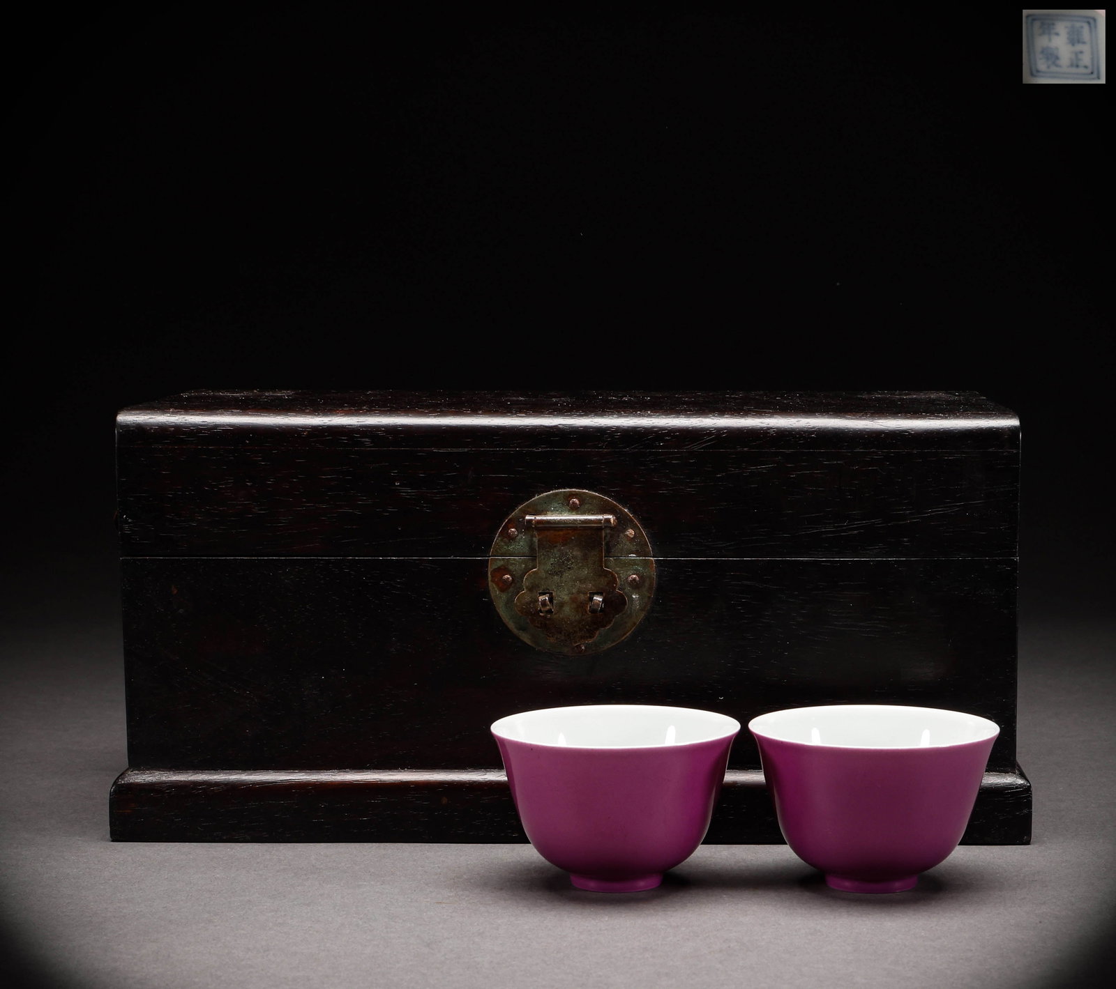 A pair of Qing Dynasty powder colored rouge red tea cups: Height: 4.5cm, Width: 7.2cm, Weight: 85g