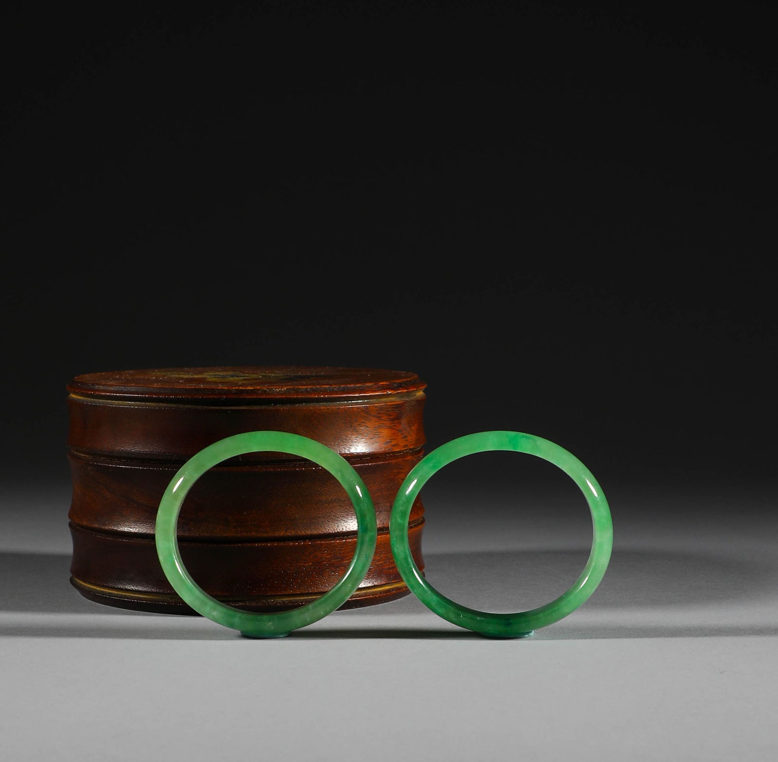 In the Qing Dynasty, a pair of jade Noble Consort bracelets (1 of 6)