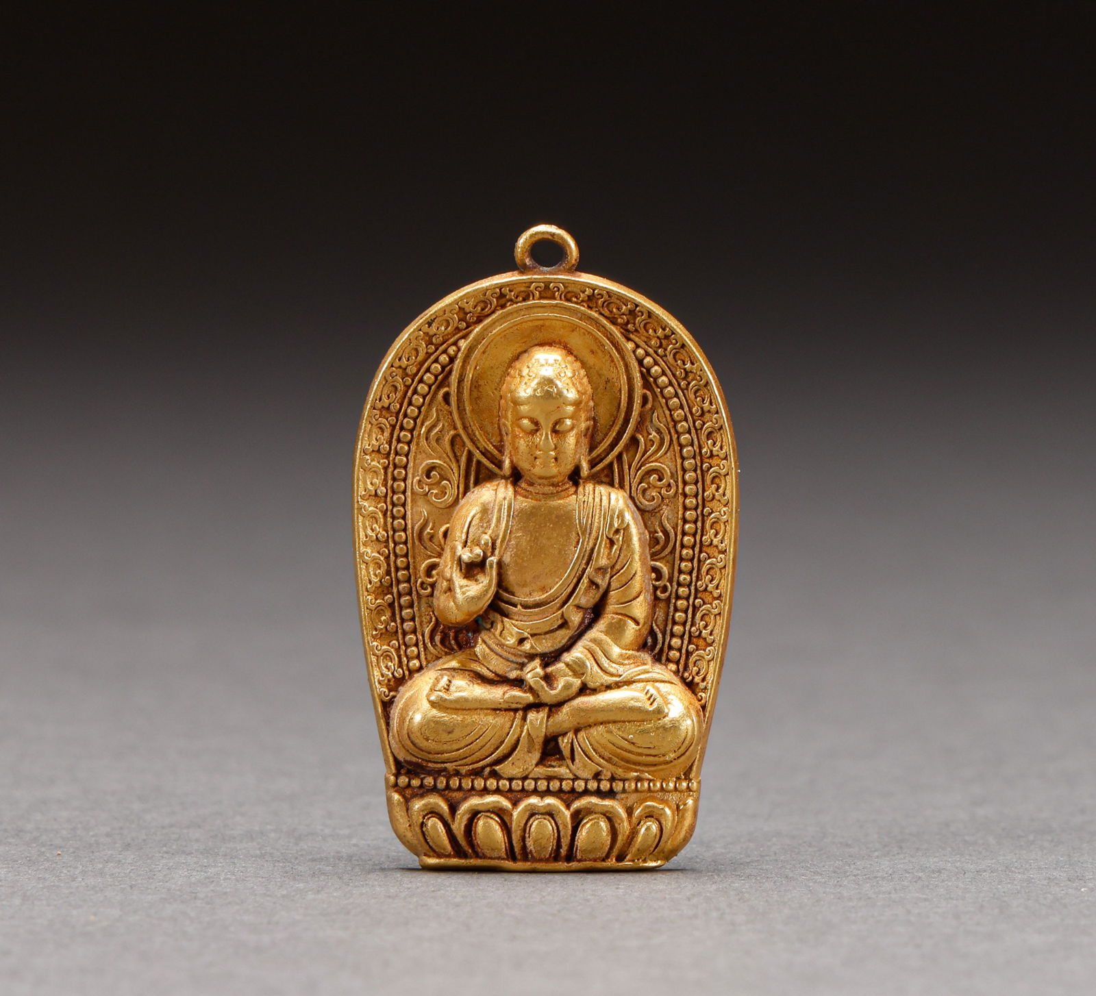 Qing Dynasty Copper Gilded Buddha Pendant: Height: 4.5cm, width: 2.8cm, weight: 15g