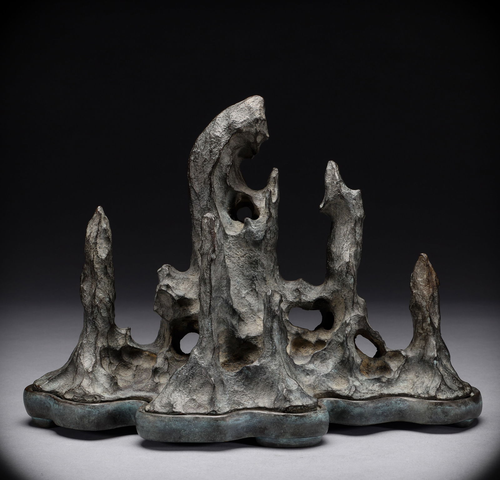 Qing Dynasty Copper Mountain: Height: 24cm, Width: 33cm, Weight: 4705g