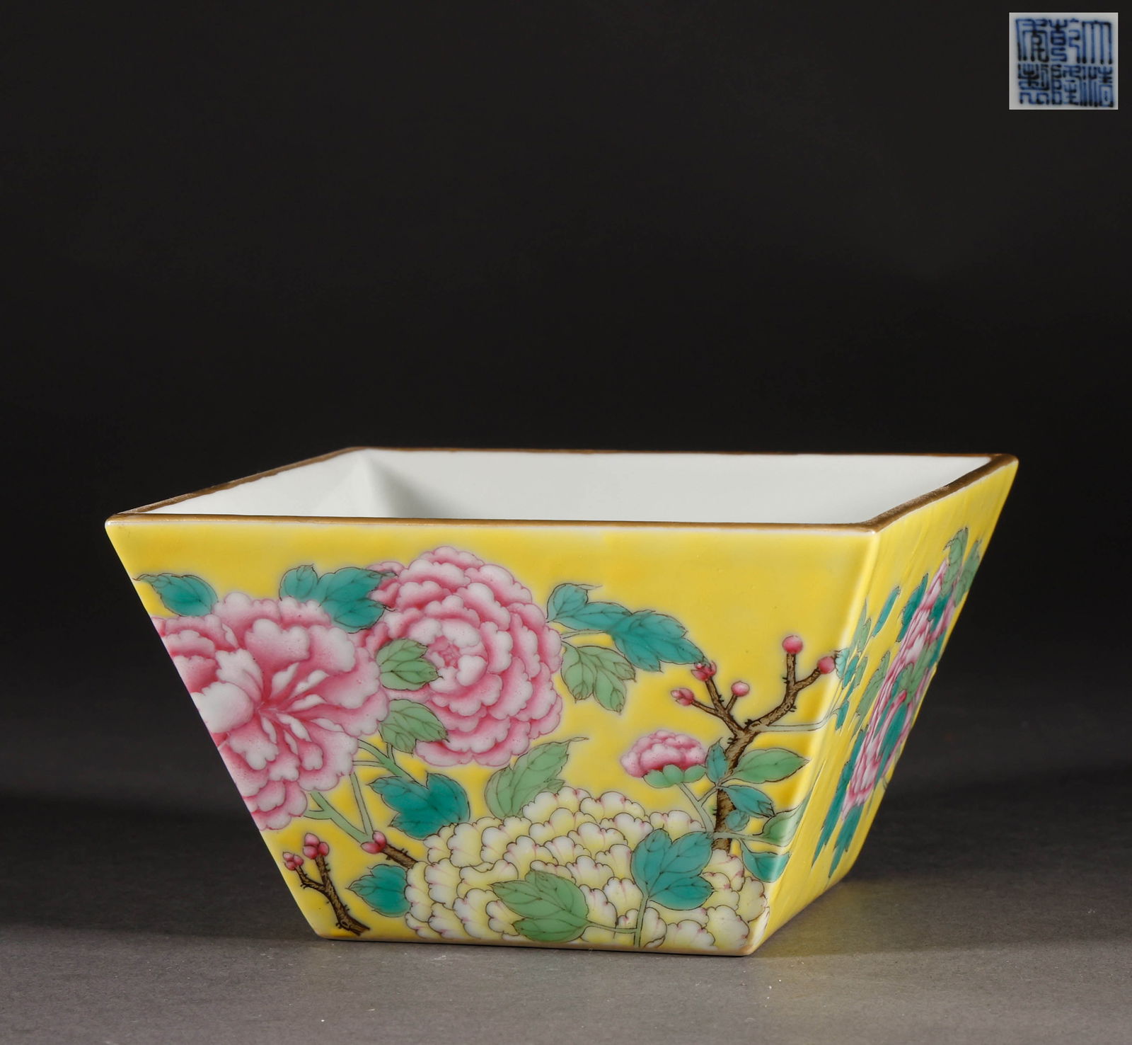 Qing Dynasty Pink Flower Pattern Flower Pot (1 of 8)