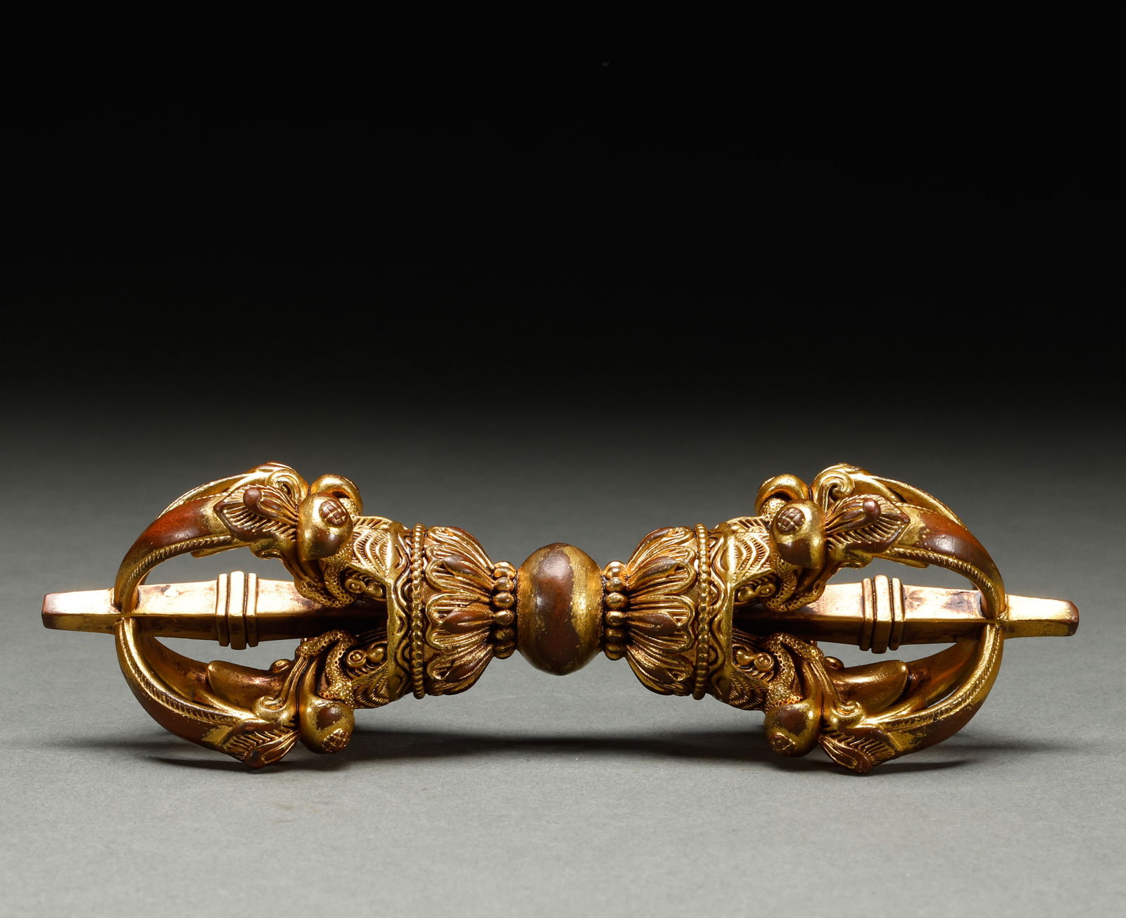 Copper gilded artifacts from the Qing Dynasty: Length: 18.5cm, Width: 6.5cm, Weight: 584g